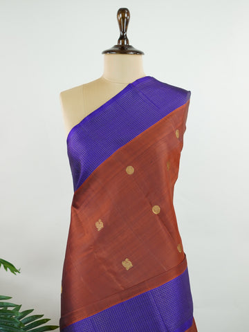Kanchipuram Silk Rich brown silk meets regal purple in this Oosikattam masterpiece. The zari buttas sparkle subtly, adding festive warmth. Ideal for heritage celebrations and grand gatherings. A drape woven to command admiration. #BrownPurpleSilk #OosikattamDesign #PureZari #LuxuryTradition Suryakantham - Manoranjitham Weaves - Handloom Store