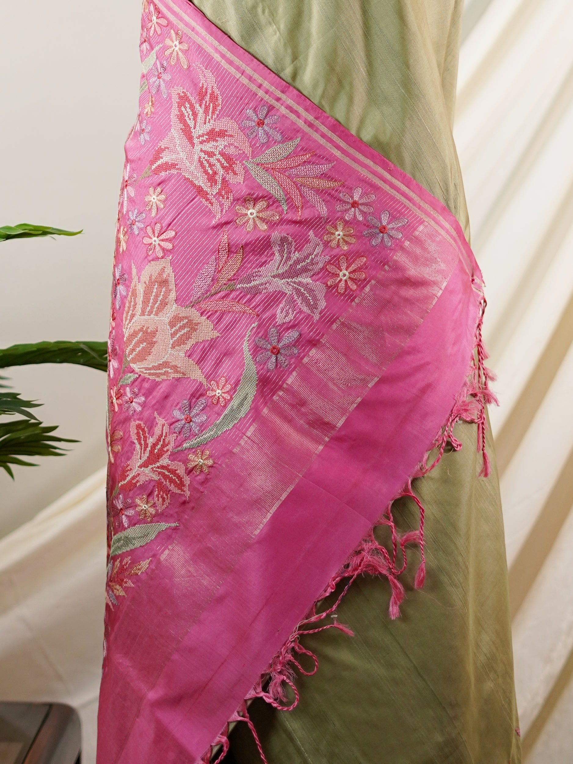 Kanchipuram Silk Olive Green 100% Pure Silk  - Manoranjitham Weaves - Handloom Store