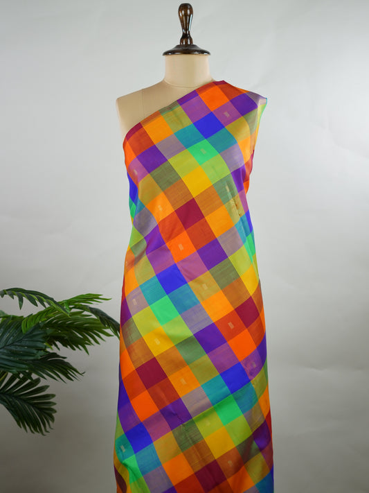 Kanchipuram Silk Borderless handloom Kanjivaram with multicolour checks and delicate buttis throughout.
Complemented by a rich maroon pallu and blouse in pure zari, giving it a timeless vintage elegance. Kamakalatmika - Manoranjitham Weaves - Handloom Store