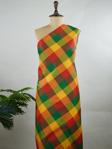 Kanchipuram Silk Borderless handloom Kanjivaram with multi-coloured checks, simple and elegant.
Complemented by a rich red pallu and blouse, perfect for a classic, timeless look. Hamsa Vahini - Manoranjitham Weaves - Handloom Store