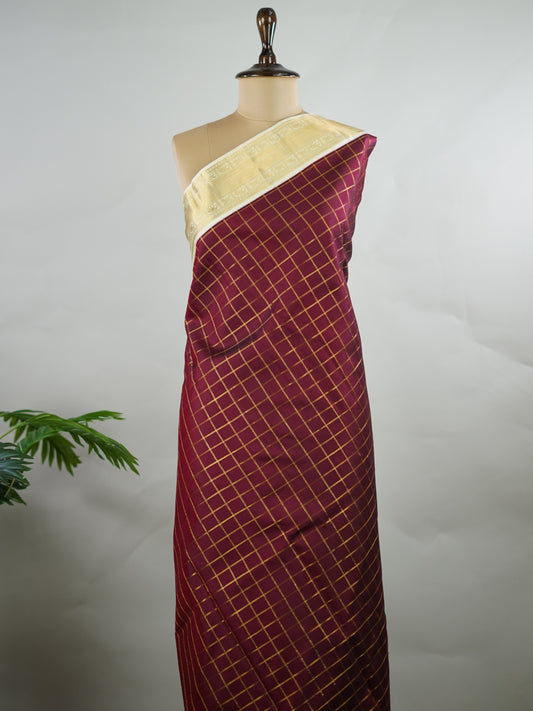 Kanchipuram Silk Pure silk woven in deep maroon checks.
Paired with a rich cream pallu and matching border.
Completed with a plain blouse for understated elegance. Kripa - Manoranjitham Weaves - Handloom Store