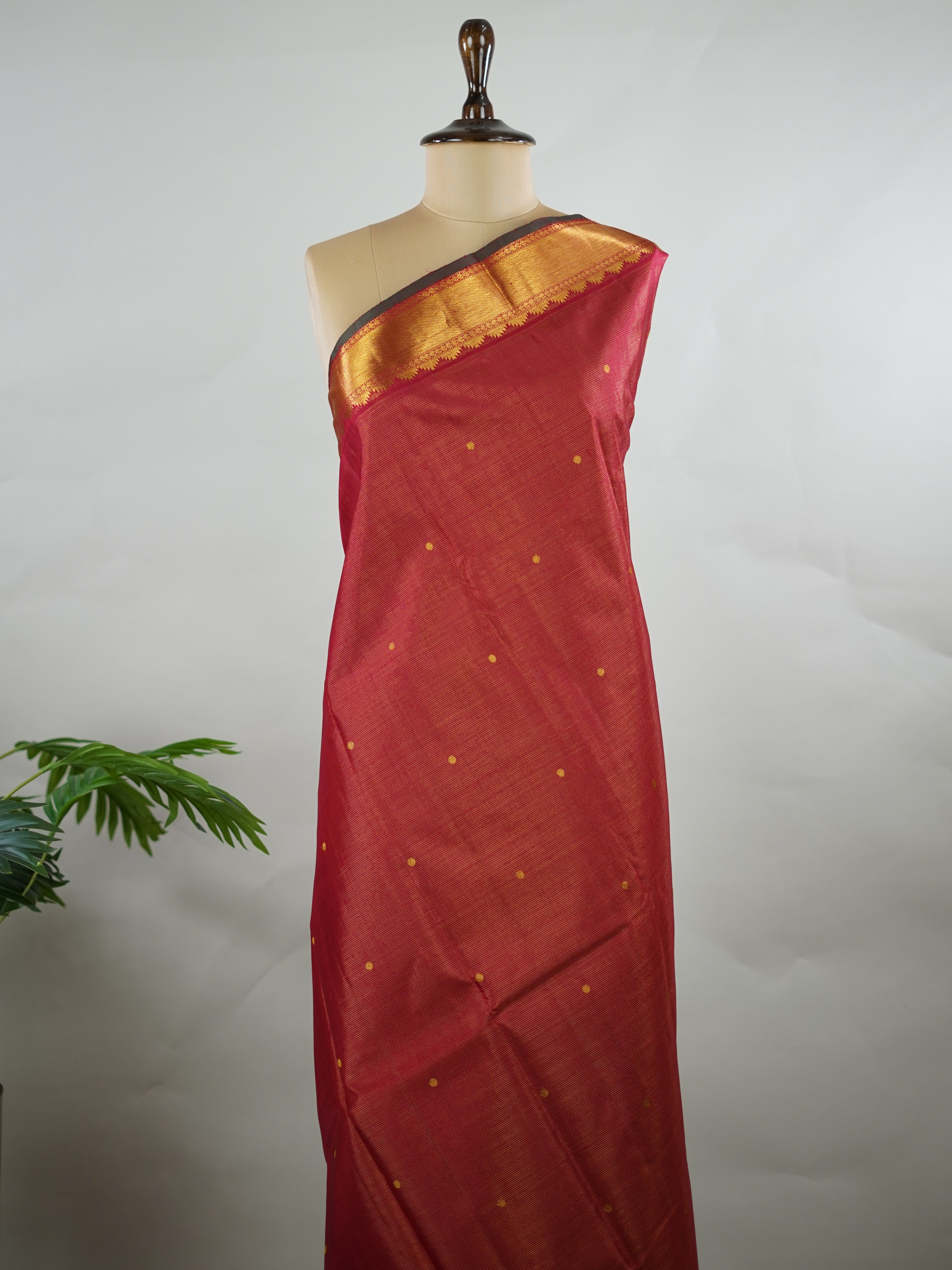 Kanchipuram Silk Pure silk in deep maroon Vairavoosi weave with delicate buttas on the body.
Paired with a rich pallu and a matching Vairavoosi blouse.
Accented with a traditional kaddi border for timeless elegance. Shobha - Manoranjitham Weaves - Handloom Store