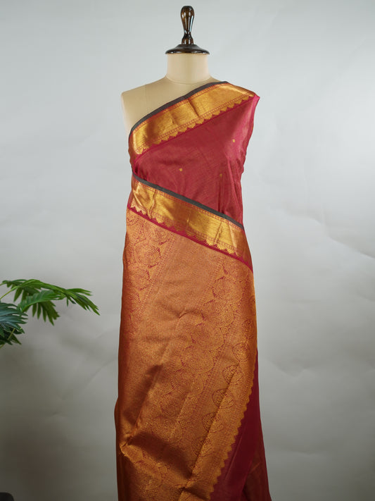 Kanchipuram Silk Pure silk in deep maroon Vairavoosi weave with delicate buttas on the body.
Paired with a rich pallu and a matching Vairavoosi blouse.
Accented with a traditional kaddi border for timeless elegance. Shobha - Manoranjitham Weaves - Handloom Store