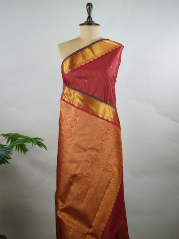 Kanchipuram Silk Pure silk in deep maroon Vairavoosi weave with delicate buttas on the body.
Paired with a rich pallu and a matching Vairavoosi blouse.
Accented with a traditional kaddi border for timeless elegance. Shobha - Manoranjitham Weaves - Handloom Store