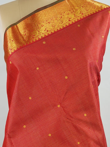 Kanchipuram Silk Pure silk in vibrant orange Vairavoosi weave with delicate buttas on the body.
Paired with a rich pallu and a matching Vairavoosi blouse.
Accented with a traditional kaddi border for timeless elegance. Shakti - Manoranjitham Weaves - Handloom Store