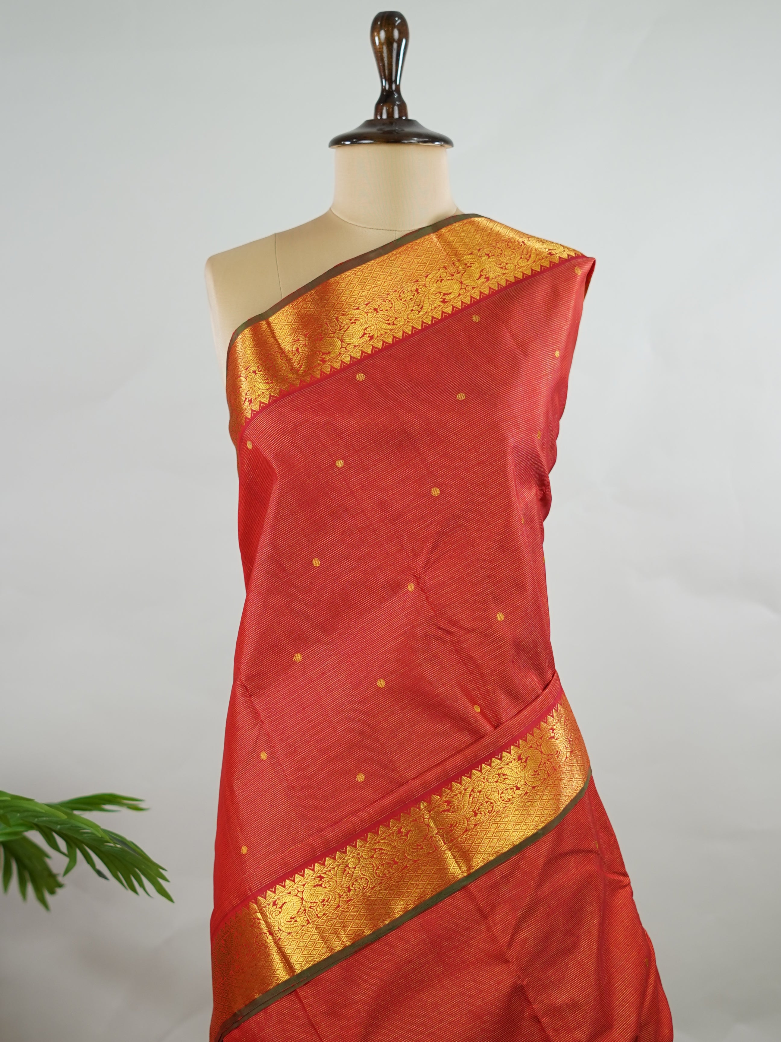 Kanchipuram Silk Pure silk in vibrant orange Vairavoosi weave with delicate buttas on the body.
Paired with a rich pallu and a matching Vairavoosi blouse.
Accented with a traditional kaddi border for timeless elegance. Shakti - Manoranjitham Weaves - Handloom Store