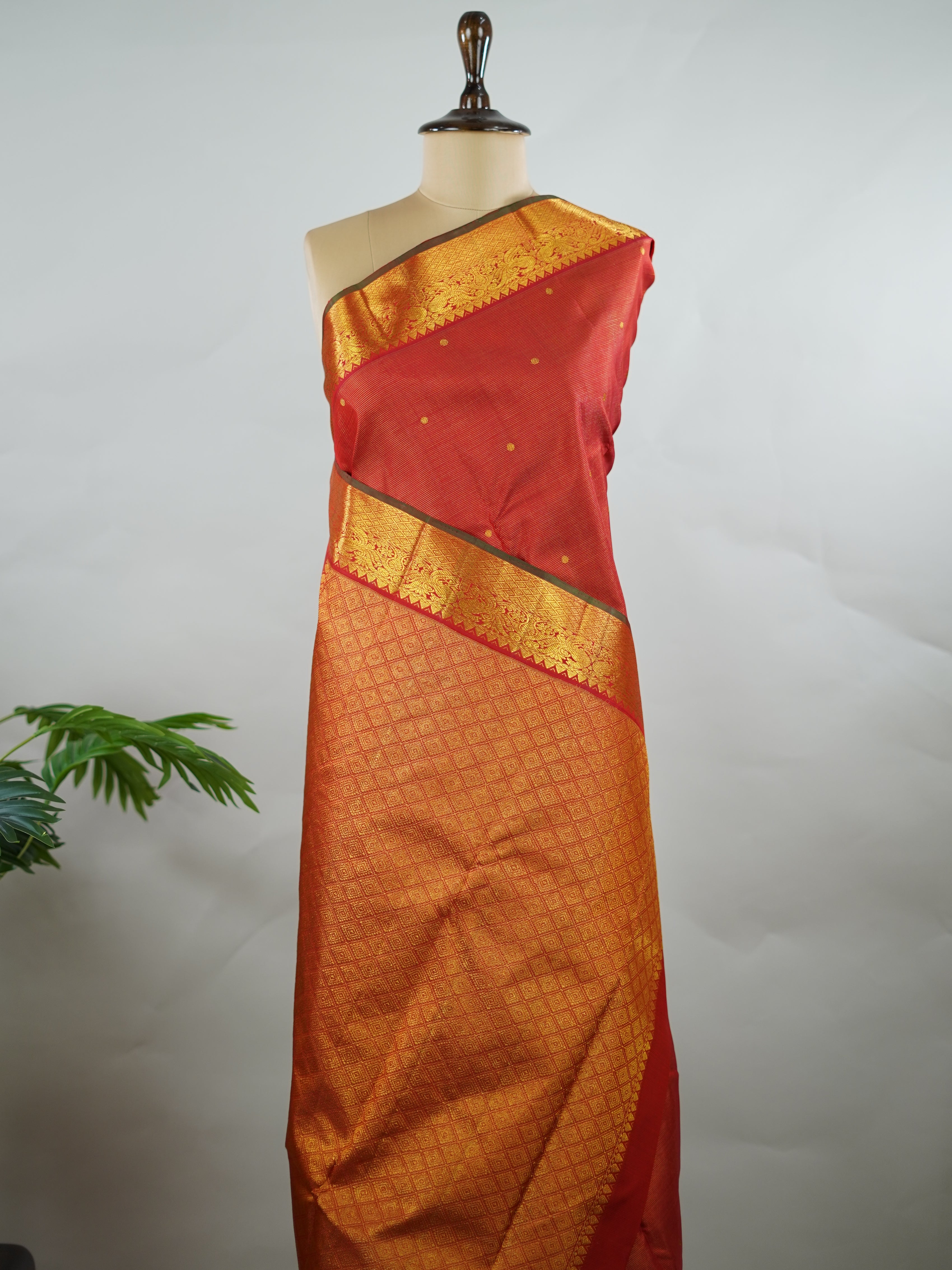 Kanchipuram Silk Pure silk in vibrant orange Vairavoosi weave with delicate buttas on the body.
Paired with a rich pallu and a matching Vairavoosi blouse.
Accented with a traditional kaddi border for timeless elegance. Shakti - Manoranjitham Weaves - Handloom Store