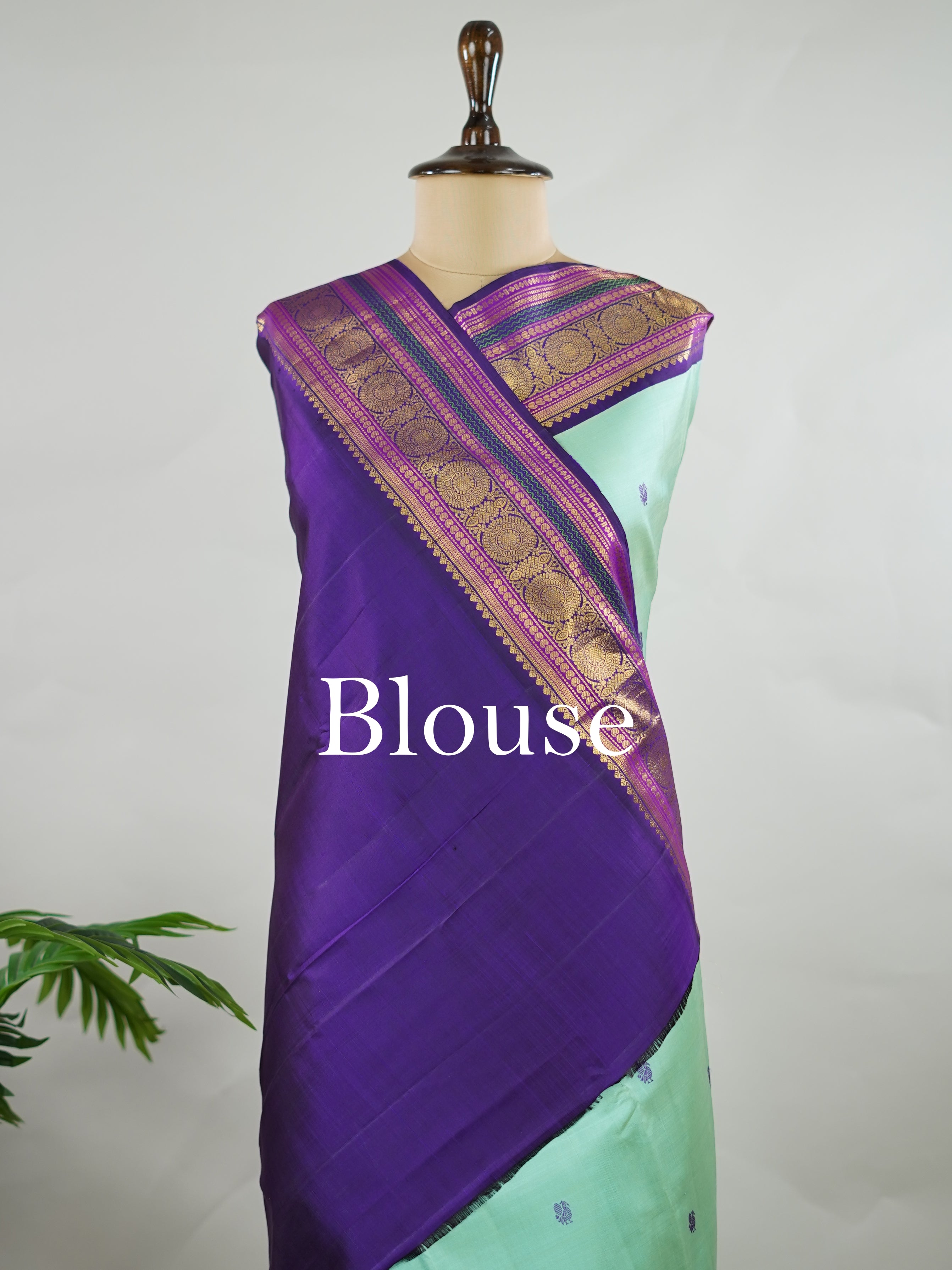 Kanchipuram Silk Pure silk in sea green with delicate resham motifs on the body.
Paired with a rich purple border and pallu.
A harmonious blend of colour and craftsmanship for timeless elegance. Viseshini - Manoranjitham Weaves - Handloom Store