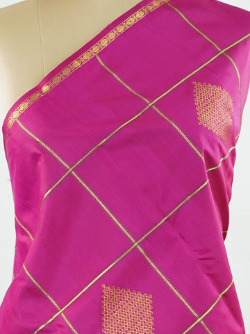 Kanchipuram Silk A beautiful celebration of tradition, this pink and green Kanjivaram saree is woven in rich 100% pure silk for a regal drape. The body features intricate Kolam buttis paired with classic checks, creating a harmonious blend of heritage artistry and structured design. Vibrant yet timeless, it’s a perfect choice for weddings, festive gatherings, and special occasions. Shambhavi - Green Pure Kanjivaram Silk Saree - Manoranjitham Weaves - Handloom Store