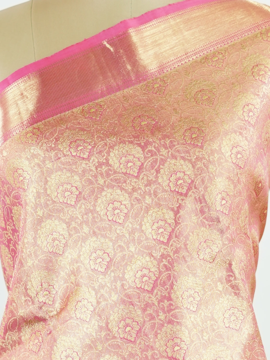 Kanchipuram Silk This Kanjivaram silk saree, adorned in Blush pink and detailed with Pure Zari weaving, reflects the grandeur of Kanchipuram. The timeless Buttis motifs enhance its bridal charm. A perfect blend of luxury and tradition, it is designed for those who appreciate fine craftsmanship. Sriranjani - Blush Pink Pure Kanjivaram Silk Saree | Pure Zari - Manoranjitham Weaves - Handloom Store