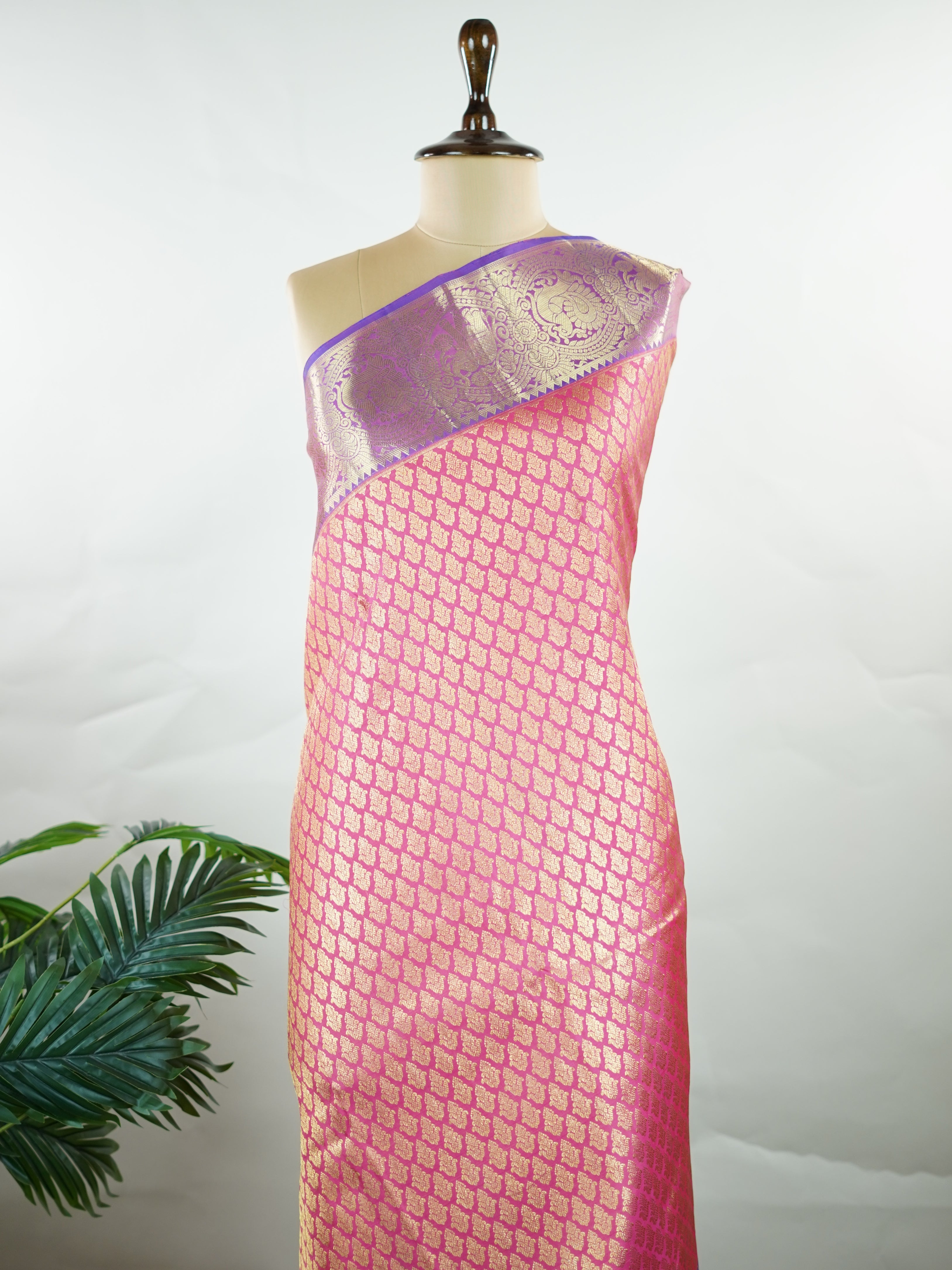 Kanchipuram Silk A masterpiece from Kanchipuram, this Kanjivaram saree in Hot Pink is a tribute to India's rich handloom legacy. The Pure Zari weaving and Buttis motifs make it a perfect choice for brides and celebrations. Every thread speaks of elegance, tradition, and the skilled hands that bring this saree to life. Bhairavi - Manoranjitham Weaves - Handloom Store
