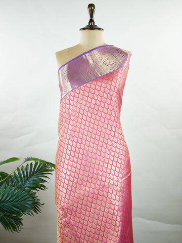 Kanchipuram Silk A masterpiece from Kanchipuram, this Kanjivaram saree in Hot Pink is a tribute to India's rich handloom legacy. The Pure Zari weaving and Buttis motifs make it a perfect choice for brides and celebrations. Every thread speaks of elegance, tradition, and the skilled hands that bring this saree to life. Bhairavi - Manoranjitham Weaves - Handloom Store