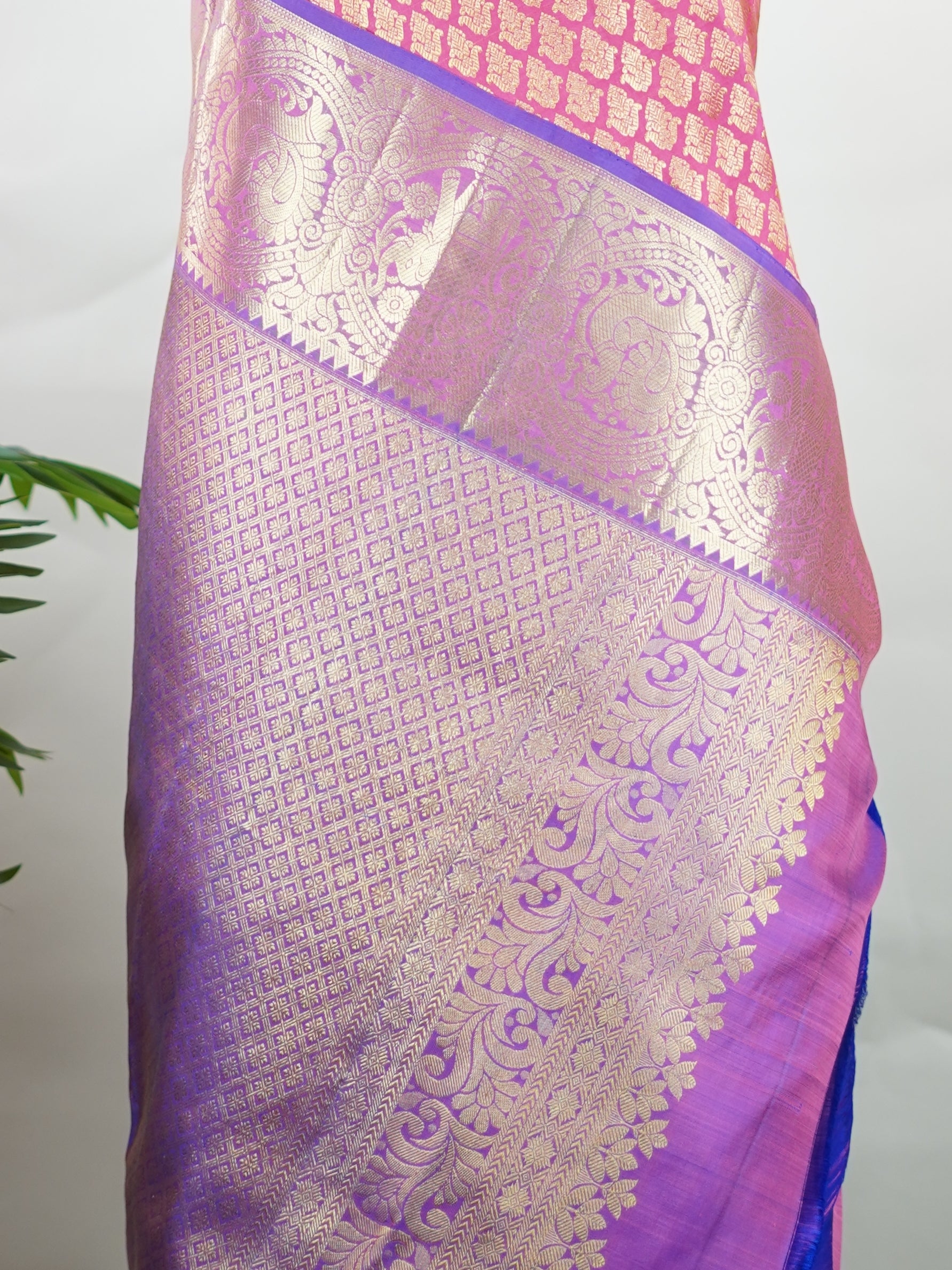 Kanchipuram Silk A masterpiece from Kanchipuram, this Kanjivaram saree in Hot Pink is a tribute to India's rich handloom legacy. The Pure Zari weaving and Buttis motifs make it a perfect choice for brides and celebrations. Every thread speaks of elegance, tradition, and the skilled hands that bring this saree to life. Bhairavi - Manoranjitham Weaves - Handloom Store