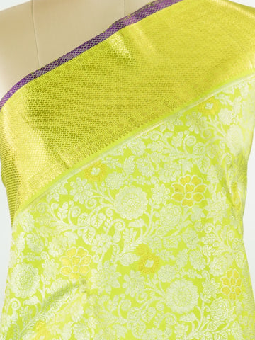 Kanchipuram Silk A masterpiece from Kanchipuram, this Kanjivaram saree in Green is a tribute to India's rich handloom legacy. The Pure Zari weaving and Buttis motifs make it a perfect choice for brides and celebrations. Every thread speaks of elegance, tradition, and the skilled hands that bring this saree to life. Sindhu - Manoranjitham Weaves - Handloom Store