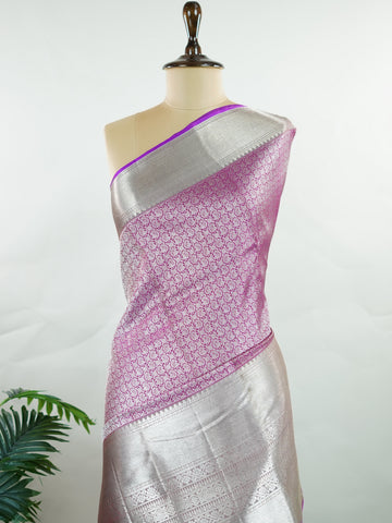 Kanchipuram Silk This Kanjivaram silk saree, adorned in Magenta and detailed with Pure Zari weaving, reflects the grandeur of Kanchipuram. The timeless Buttis motifs enhance its bridal charm. A perfect blend of luxury and tradition, it is designed for those who appreciate fine craftsmanship. Begadaa - Magenta Pure Kanjivaram Silk Saree | Pure Zari - Manoranjitham Weaves - Handloom Store