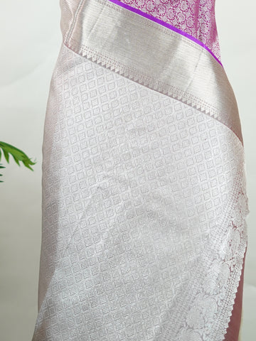 Kanchipuram Silk This Kanjivaram silk saree, adorned in Magenta and detailed with Pure Zari weaving, reflects the grandeur of Kanchipuram. The timeless Buttis motifs enhance its bridal charm. A perfect blend of luxury and tradition, it is designed for those who appreciate fine craftsmanship. Begadaa - Magenta Pure Kanjivaram Silk Saree | Pure Zari - Manoranjitham Weaves - Handloom Store