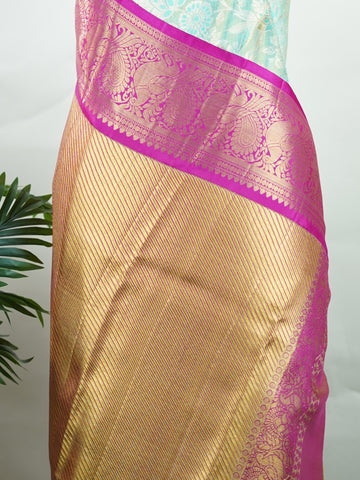 Kanchipuram Silk This 100% Pure Silk  silk saree, adorned in Lilac and detailed with Pure Zari weaving, reflects the grandeur of Maharashtra. The timeless Buttis motifs enhance its bridal charm. A perfect blend of luxury and tradition, it is designed for those who appreciate fine craftsmanship. Gorakh - Pure Kanjivaram Silk Saree | Pure Zari - Manoranjitham Weaves - Handloom Store