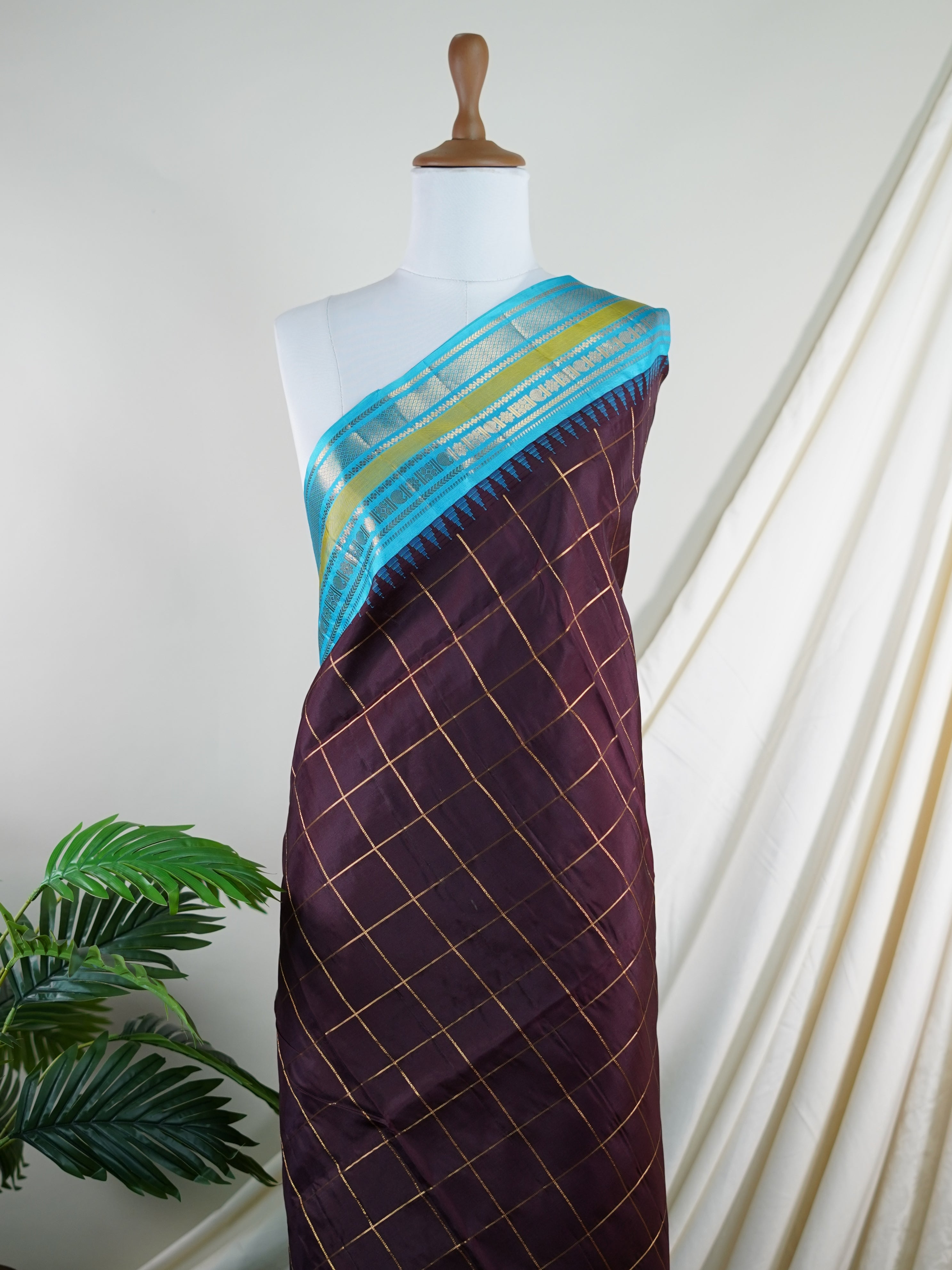 Gadwal Silk Cream 100% Pure Silk  - Manoranjitham Weaves - Handloom Store