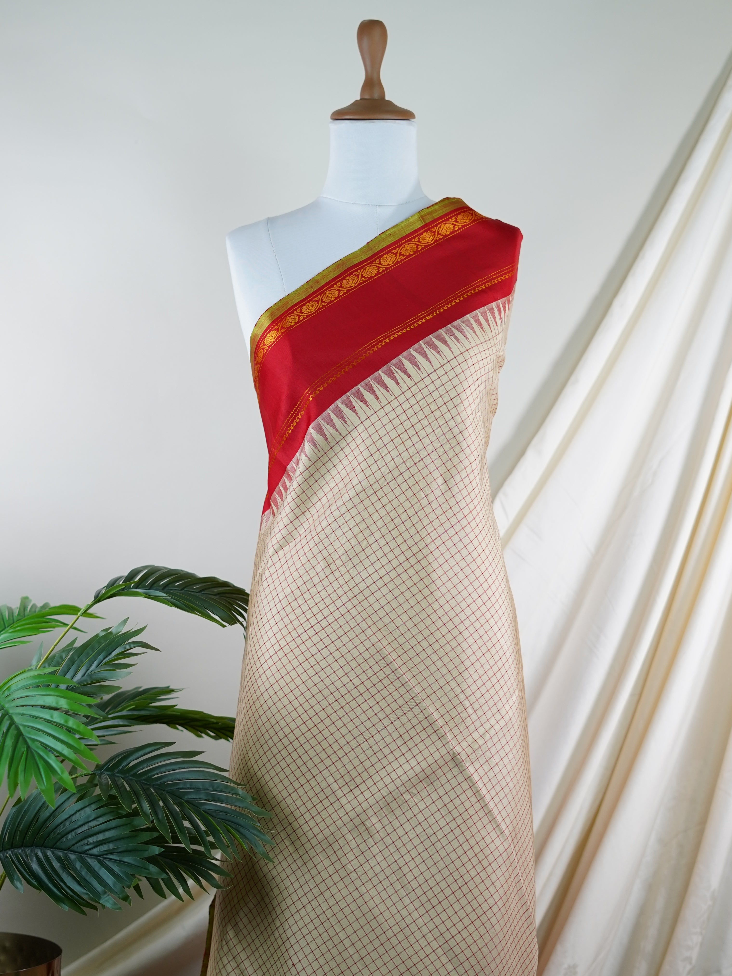 Gadwal Silk  100% Pure Silk  - Manoranjitham Weaves - Handloom Store