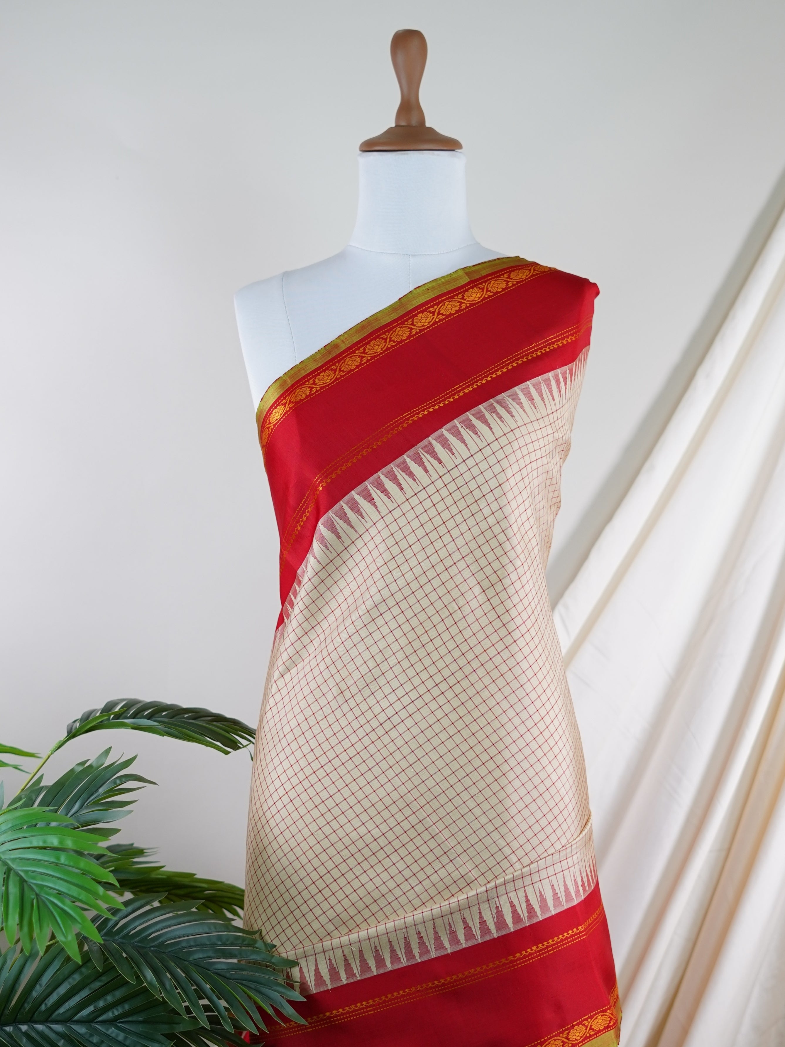 Gadwal Silk  100% Pure Silk  - Manoranjitham Weaves - Handloom Store