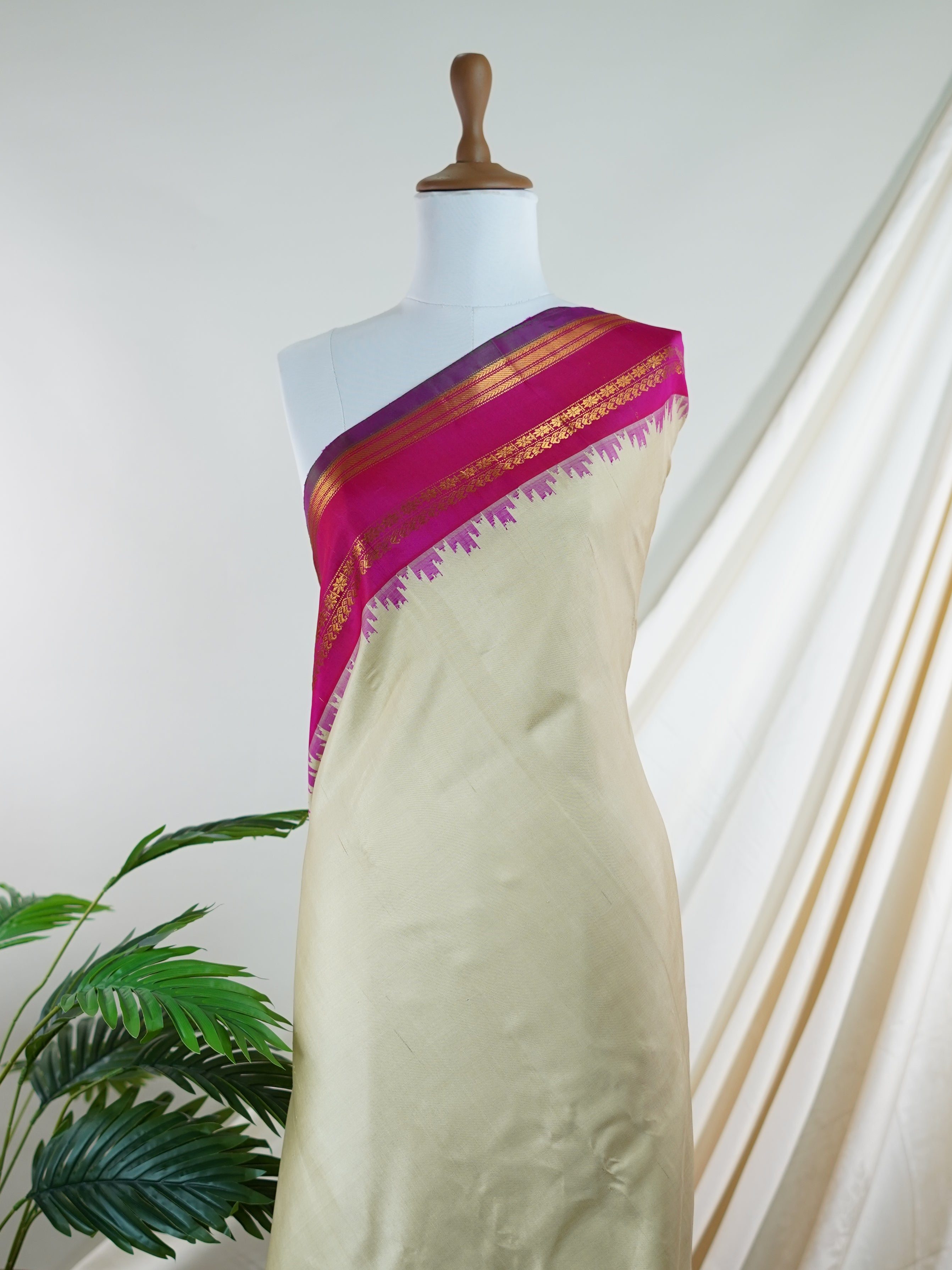Gadwal Silk  100% Pure Silk  - Manoranjitham Weaves - Handloom Store
