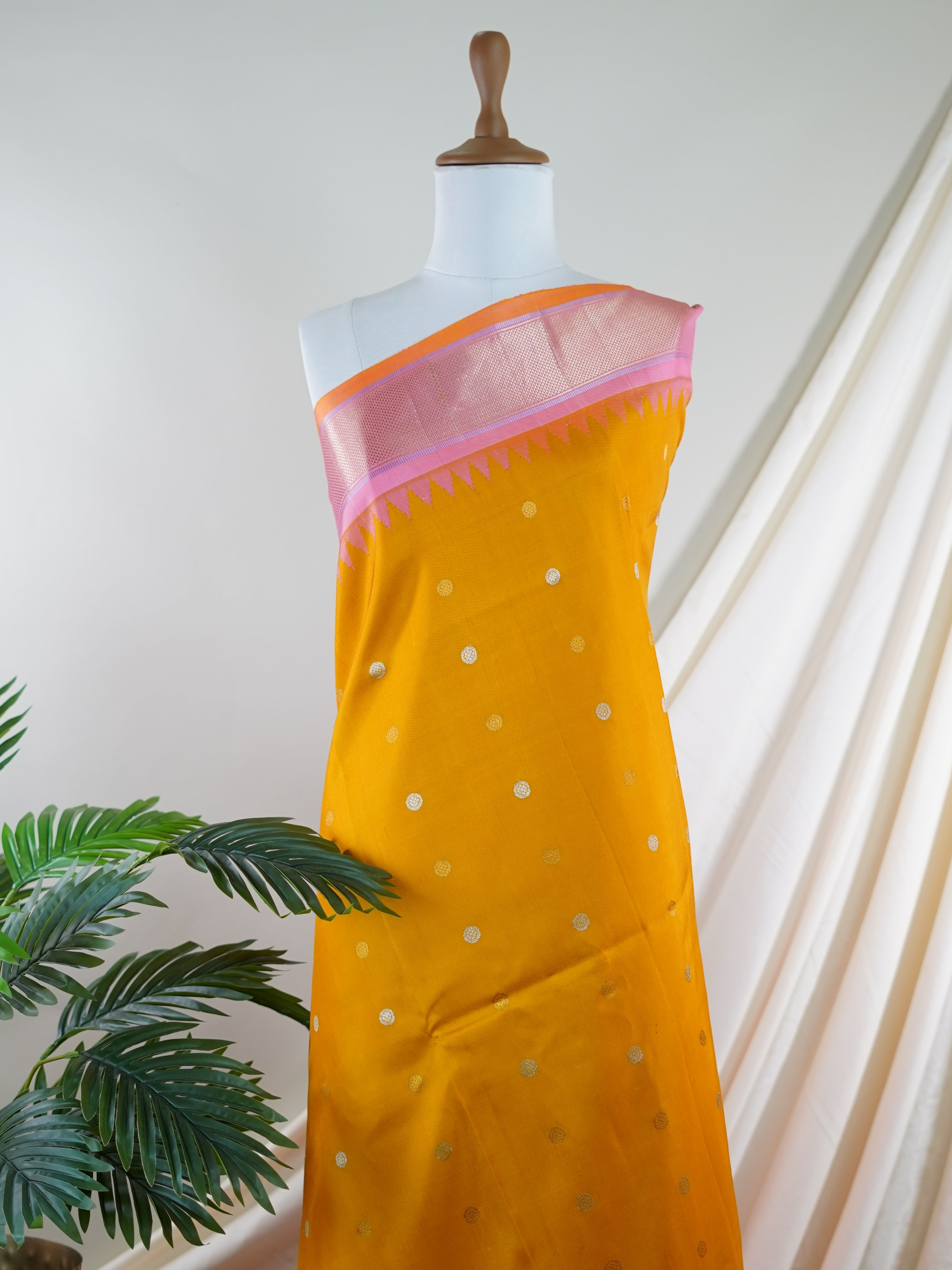 Gadwal Silk  100% Pure Silk  - Manoranjitham Weaves - Handloom Store