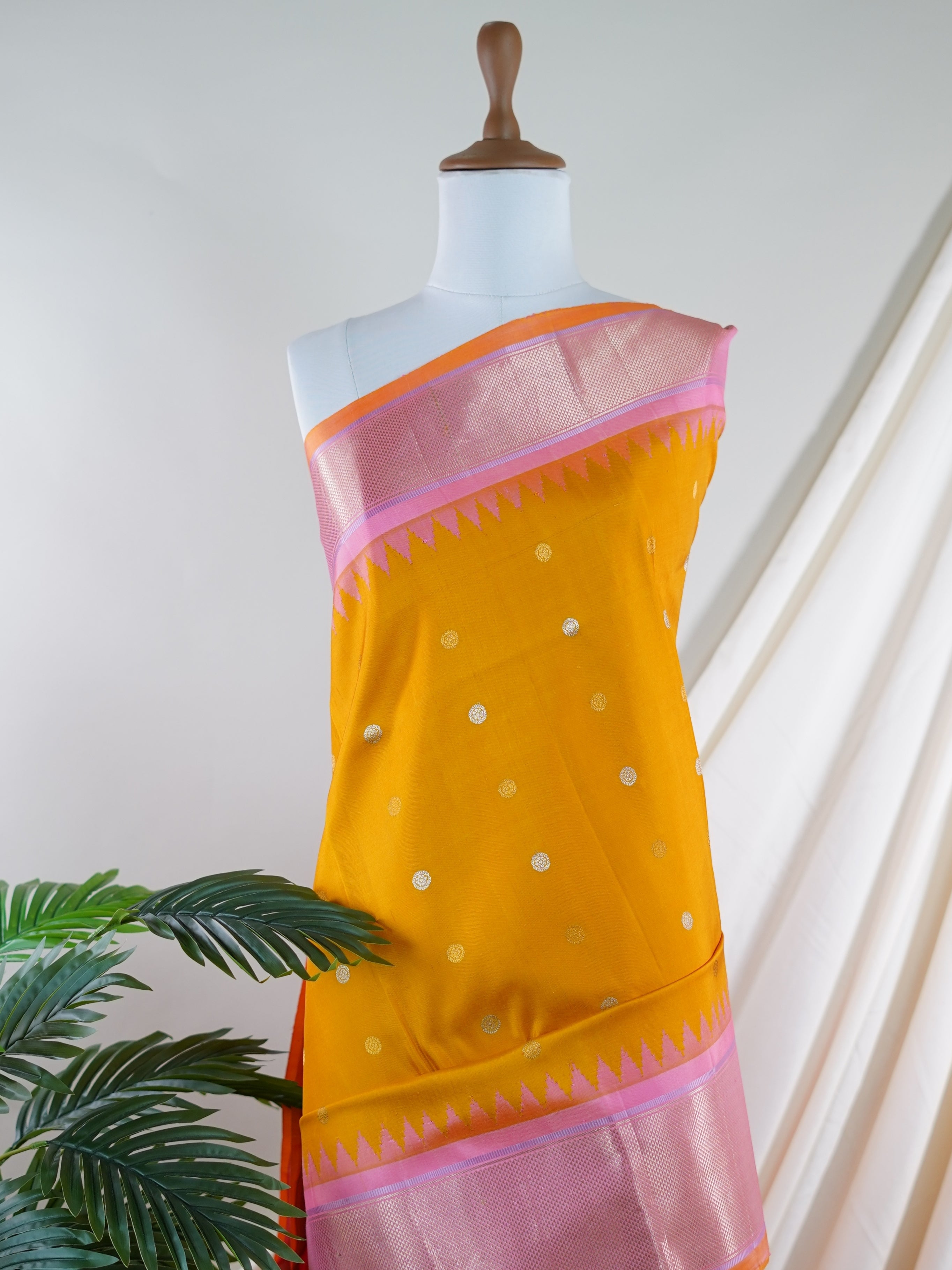 Gadwal Silk  100% Pure Silk  - Manoranjitham Weaves - Handloom Store