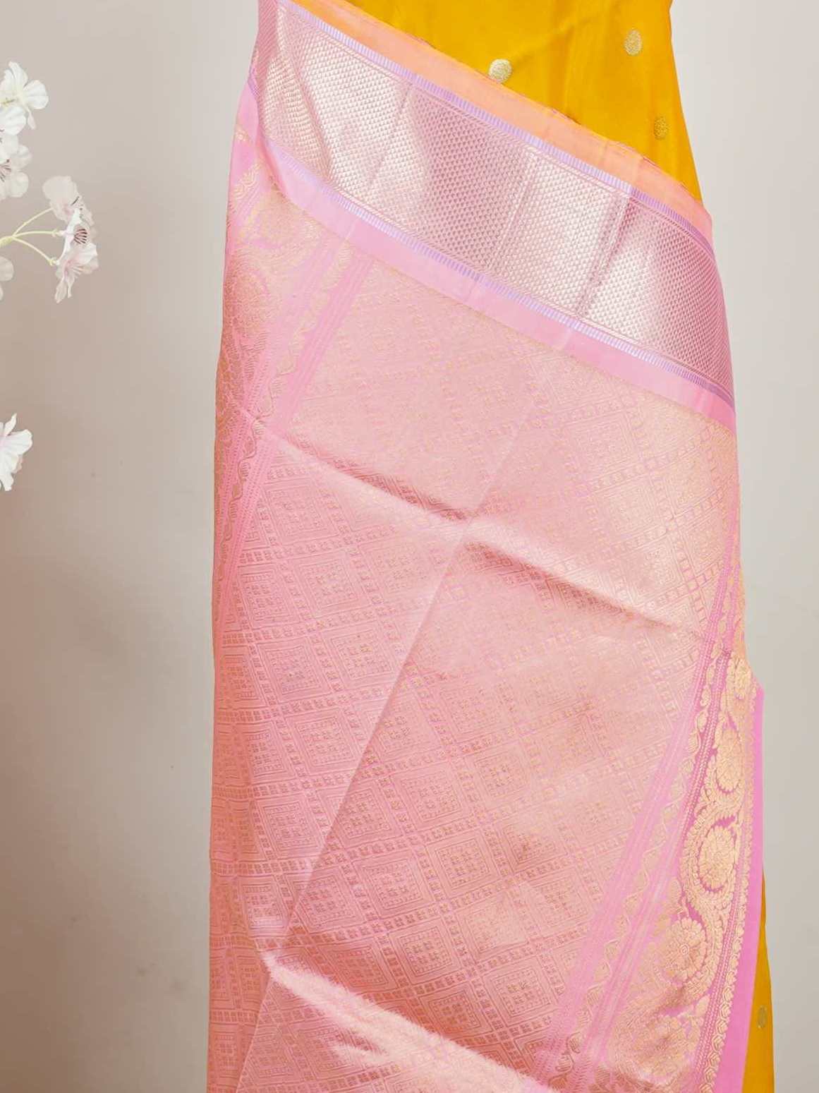 Gadwal Silk This pure handloom Gadwal saree is a testament to timeless tradition, crafted meticulously on looms by master weavers of Telangana. Its vibrant body and shimmering zari borders strike a perfect balance between grandeur and grace. Lightweight yet regal, it’s the ideal choice for weddings, temple visits, and family celebrations. A saree that carries heritage in every thread.

#Manoranjitham #GadwalSilk #HandloomSarees #TelanganaWeaves #HeirloomSilks #ZariElegance #BridalWeaves #TimelessTradition #