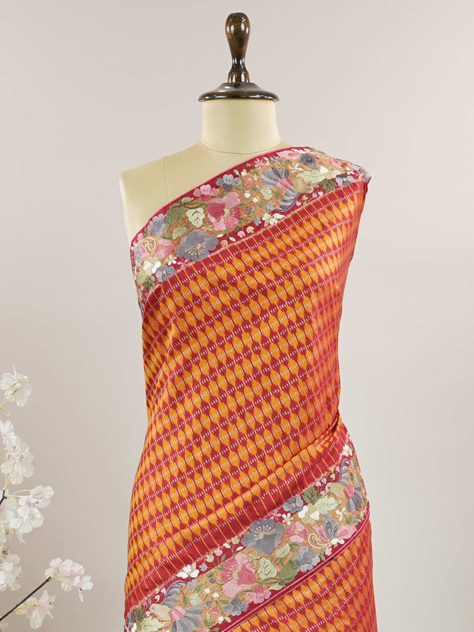 Gadwal Silk A regal Gadwal handloom saree in pure silk, adorned with intricate Parsigara embroidery on its pallu and blouse.br
The rich zari borders and silk body echo age-old craftsmanship, while the embroidery adds graceful finesse.br
This is heritage with a hint of embellishment—perfect for brides, weddings, and grand celebrations.br
Woven by legacy, touched by hand—where elegance meets embellishment.br
#Manoranjitham #GadwalSilk #ParsigaraWork #BridalWeaves #HandloomLuxury #TimelessTradition Sowmyaja - 