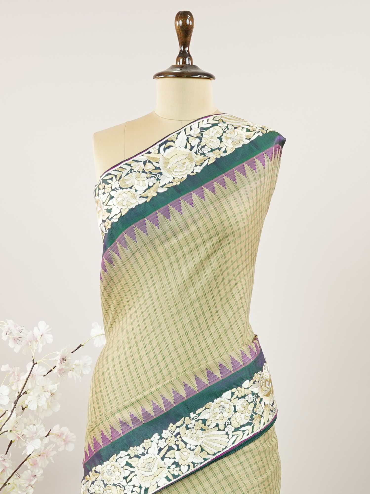 Gadwal Silk A luminous pure tissue saree, feather-light and festive, shimmering softly with every movement.br
The pallu and blouse are brought to life with intricate Katha embroidery—each motif a tale in thread.br
Graceful and artistic, it’s perfect for intimate weddings, receptions, or meaningful celebrations.br
A drape that glows with elegance and whispers stories through its stitches.br
#Manoranjitham #PureTissueSaree #KathaEmbroidery #HandcraftedElegance #ArtInThread #LightAsAir #FestiveWeaves Rupalatha