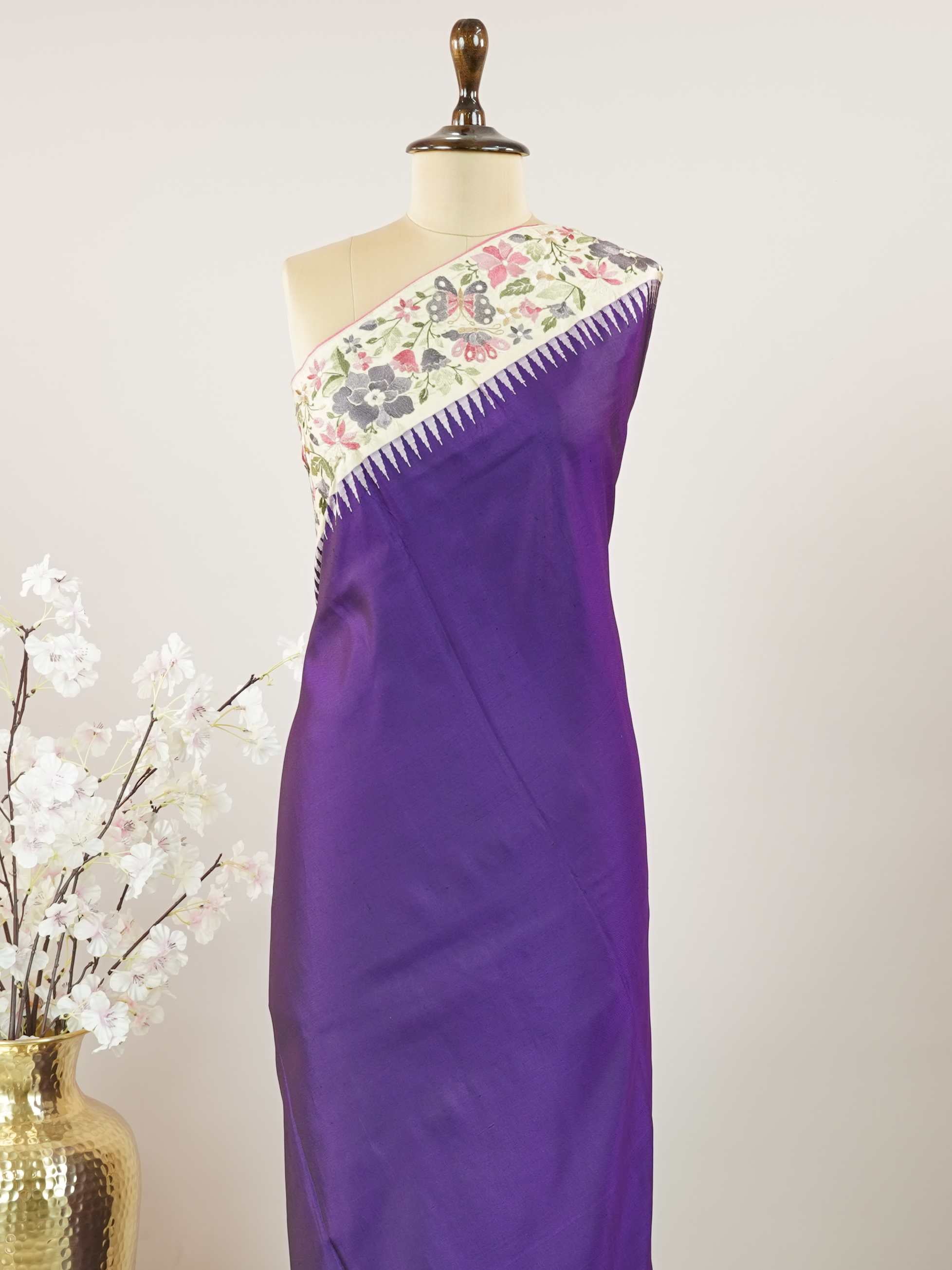 Gadwal Silk Royal blue silk adorned with pista green borders, brought alive with embroidery. The colours dance in harmony for vibrant occasions. Light on the body yet rich in appeal. A modern twist to heritage Gadwals. #RoyalBlueSilk #GadwalEmbroidery #NoZari #LightLuxury Amritavarshini - Royal Blue Handwork Embroidered Silk Saree | Parsigara Embroidery - Manoranjitham Weaves - Handloom Store