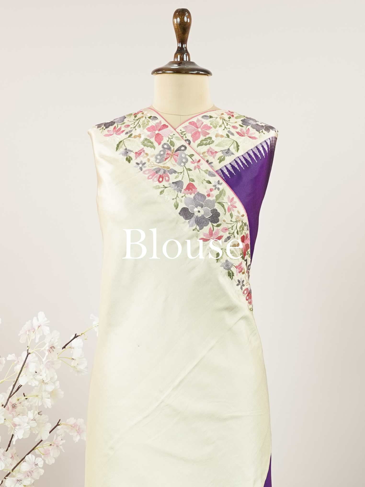 Gadwal Silk Royal blue silk adorned with pista green borders, brought alive with embroidery. The colours dance in harmony for vibrant occasions. Light on the body yet rich in appeal. A modern twist to heritage Gadwals. #RoyalBlueSilk #GadwalEmbroidery #NoZari #LightLuxury Amritavarshini - Royal Blue Handwork Embroidered Silk Saree | Parsigara Embroidery - Manoranjitham Weaves - Handloom Store