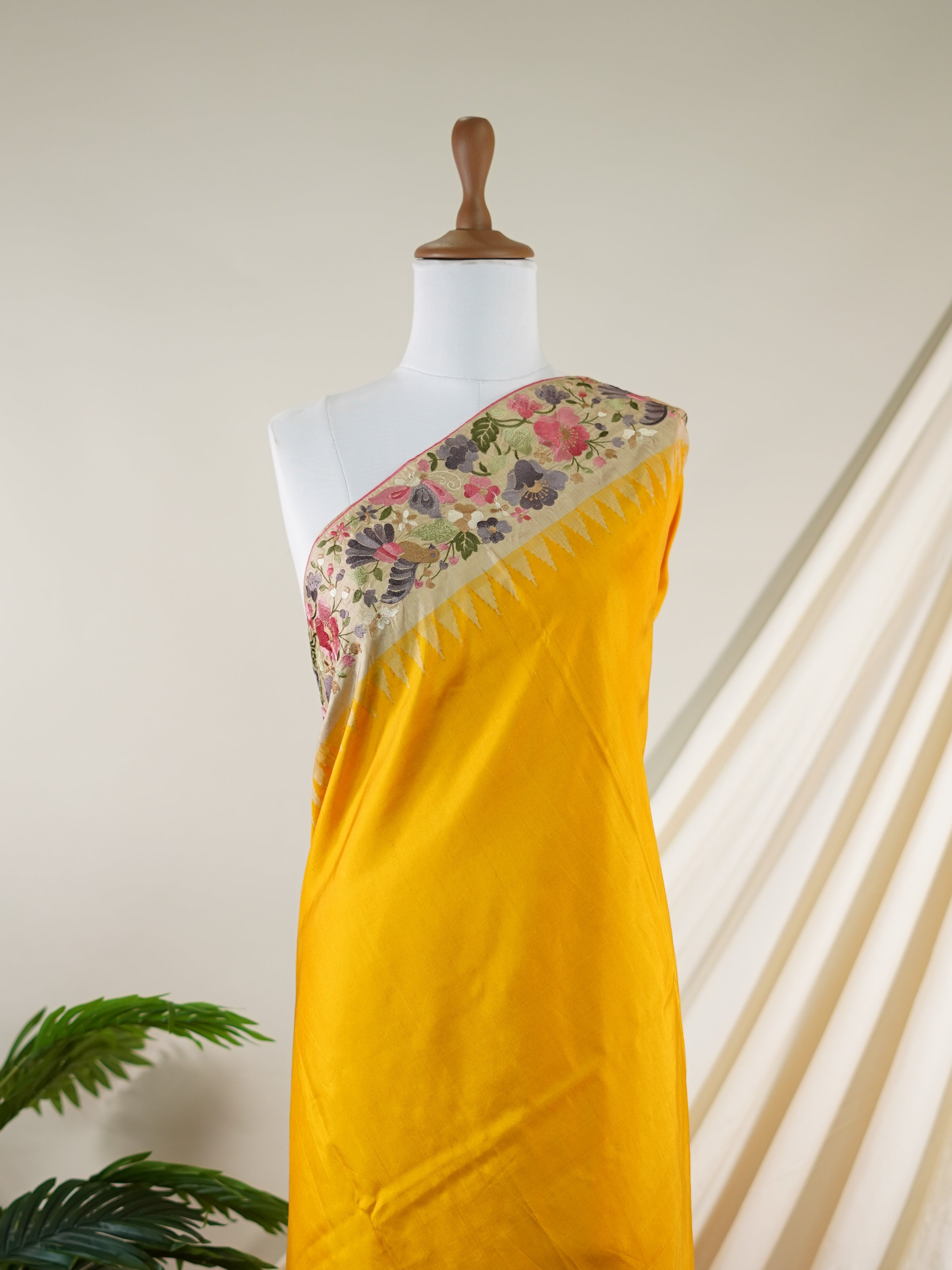 Gadwal Silk Yellow 100% Pure Silk  - Manoranjitham Weaves - Handloom Store