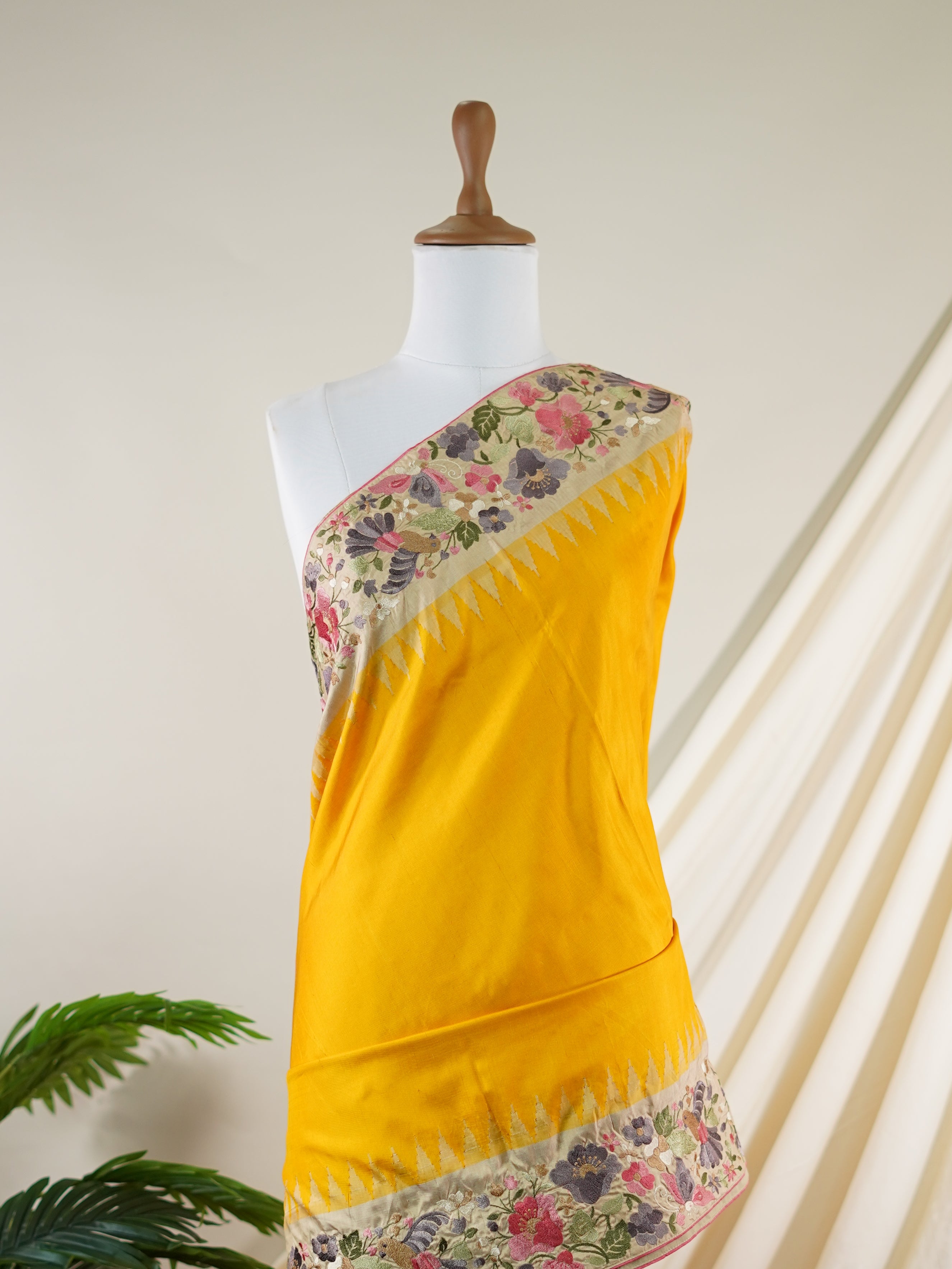 Gadwal Silk Yellow 100% Pure Silk  - Manoranjitham Weaves - Handloom Store