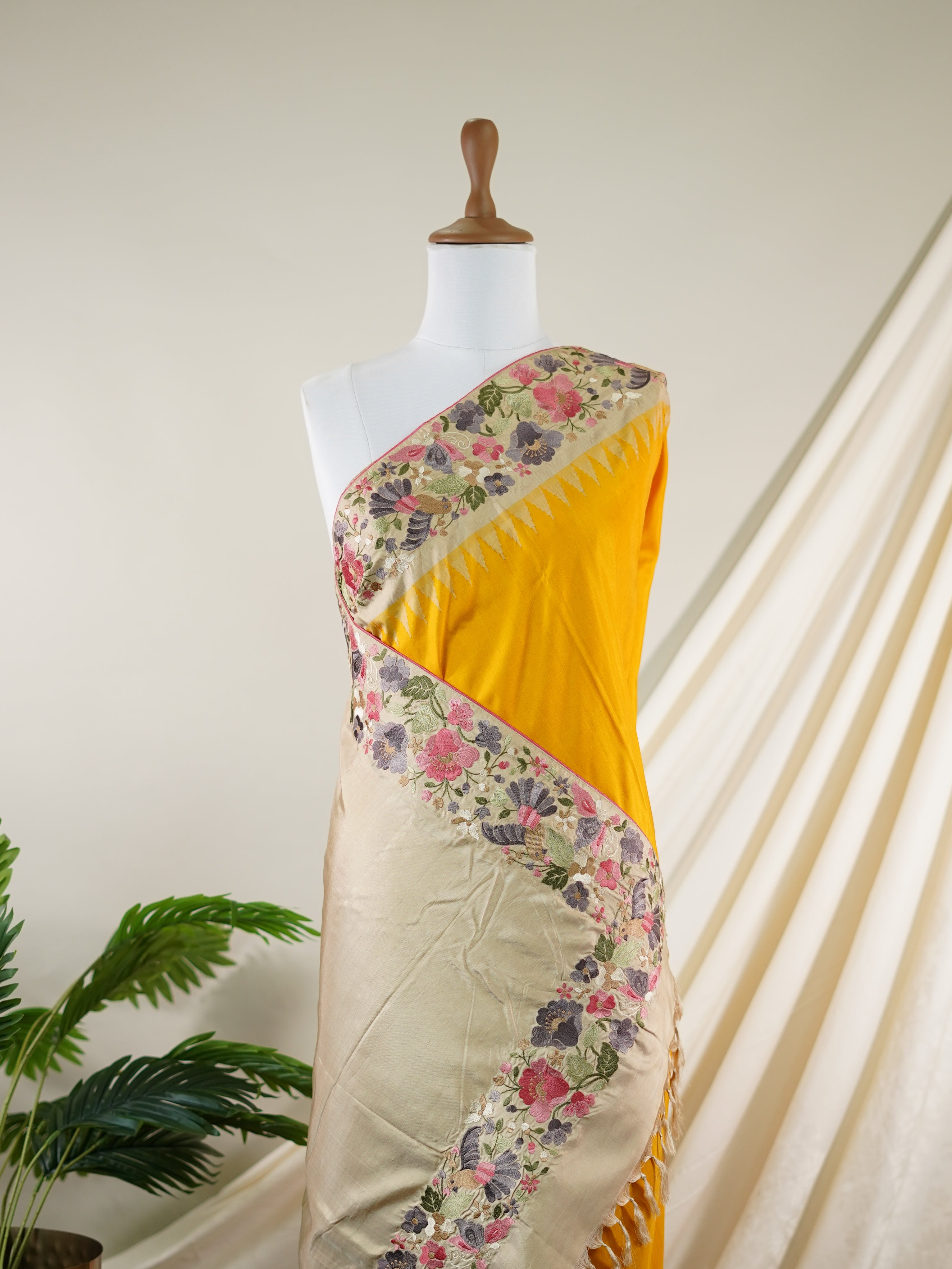 Gadwal Silk Yellow 100% Pure Silk  - Manoranjitham Weaves - Handloom Store