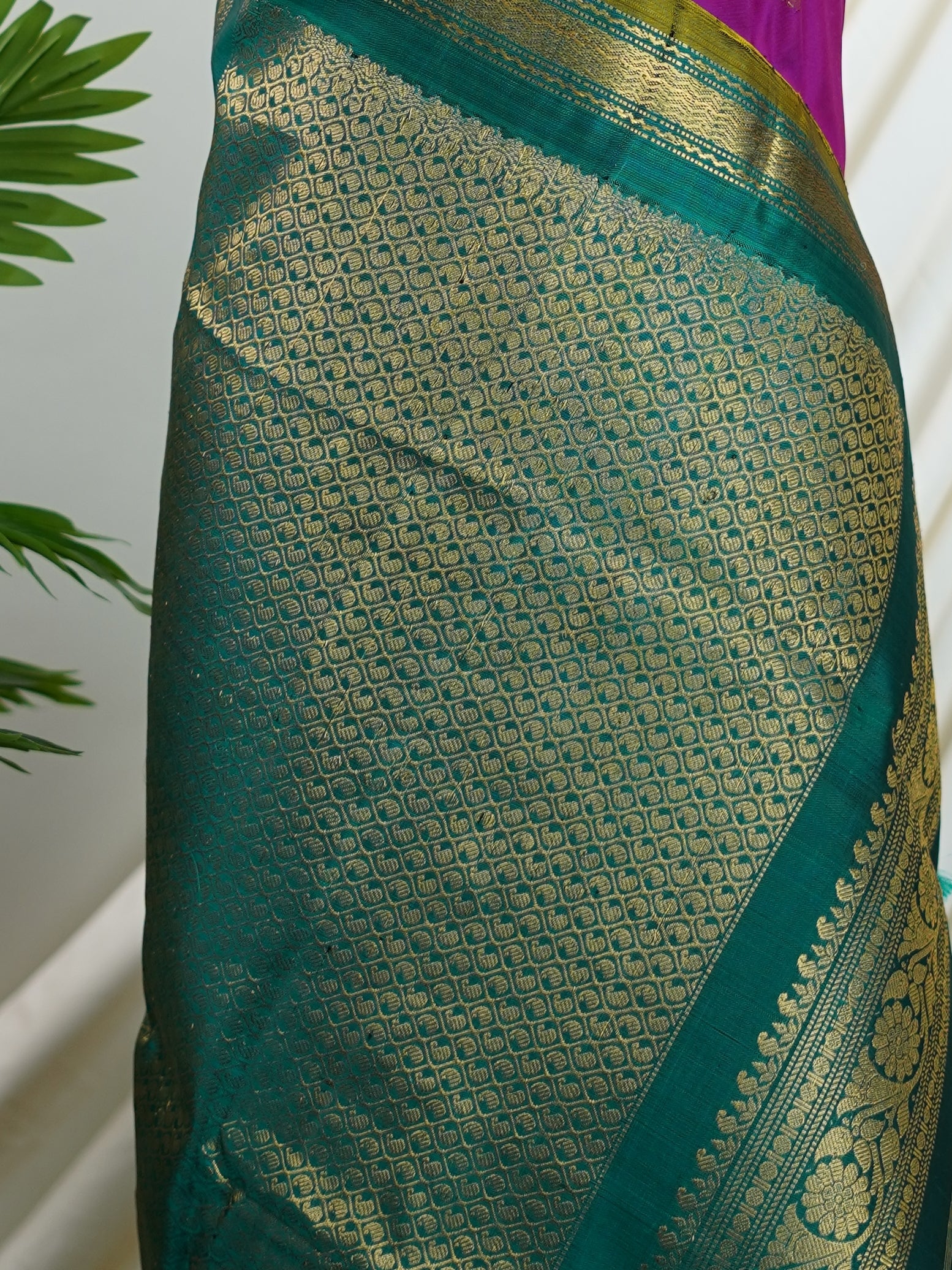 Gadwal Silk Meganta  100% Pure Silk  - Manoranjitham Weaves - Handloom Store