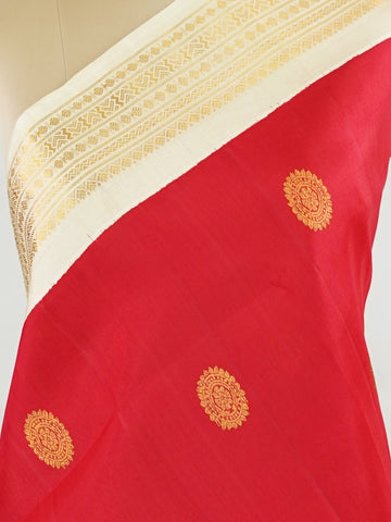 Gadwal Silk Handwoven in Telangana, Gadwal is a pure silk saree celebrated for its lightness, softness that deepens with every use, and its timeless elegance—making it one of the most comfortable and graceful vintage sarees ever woven Anandini - Gadwal saree - Manoranjitham Weaves - Handloom Store