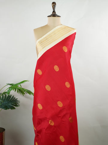 Gadwal Silk Handwoven in Telangana, Gadwal is a pure silk saree celebrated for its lightness, softness that deepens with every use, and its timeless elegance—making it one of the most comfortable and graceful vintage sarees ever woven Anandini - Gadwal saree - Manoranjitham Weaves - Handloom Store