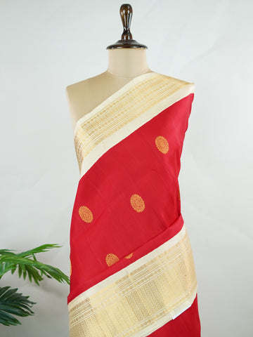 Gadwal Silk Handwoven in Telangana, Gadwal is a pure silk saree celebrated for its lightness, softness that deepens with every use, and its timeless elegance—making it one of the most comfortable and graceful vintage sarees ever woven Anandini - Gadwal saree - Manoranjitham Weaves - Handloom Store