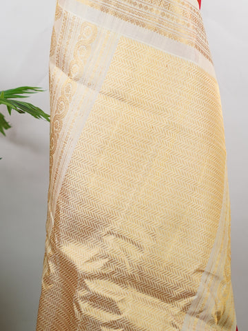 Gadwal Silk Handwoven in Telangana, Gadwal is a pure silk saree celebrated for its lightness, softness that deepens with every use, and its timeless elegance—making it one of the most comfortable and graceful vintage sarees ever woven Anandini - Gadwal saree - Manoranjitham Weaves - Handloom Store
