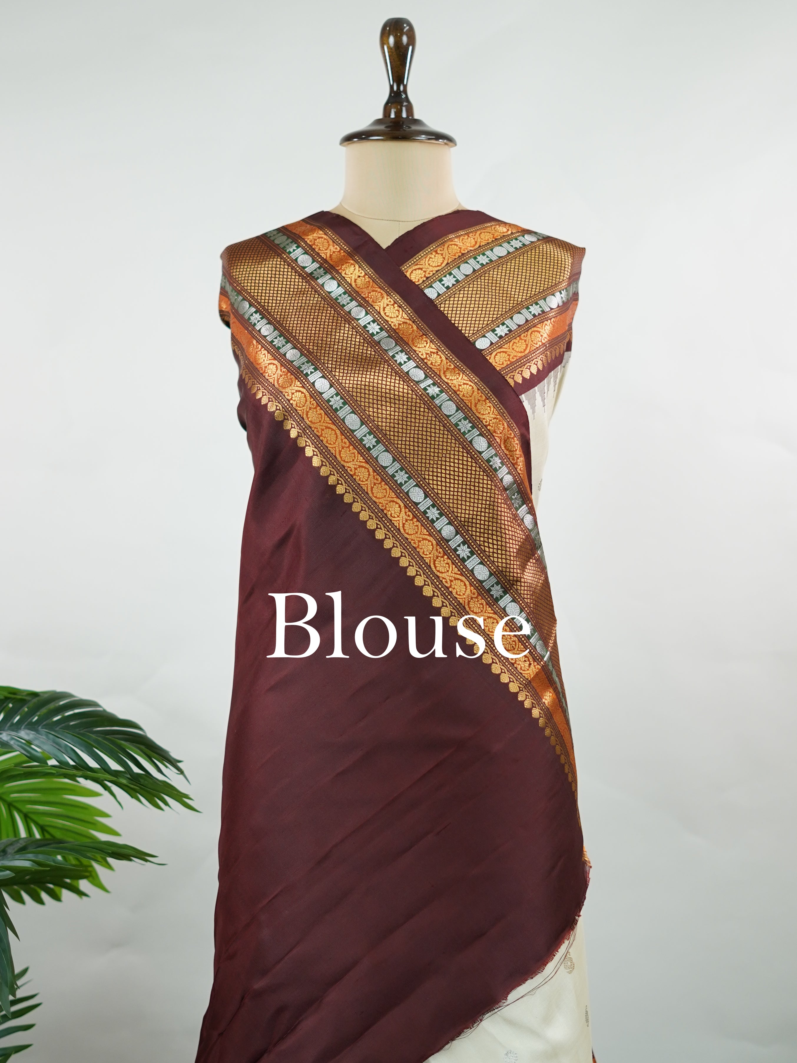 Gadwal Silk This elegant Gadwal saree features a beige body paired with a rich brown border, crafted from 100% pure silk.br
The body is adorned with subtle zari buttis, adding delicate shimmer and charm.br
Finished with a bold, wide border, it showcases the classic handloom artistry of Gadwal weaving. Parvathipriya - Gadwal  saree - Manoranjitham Weaves - Handloom Store