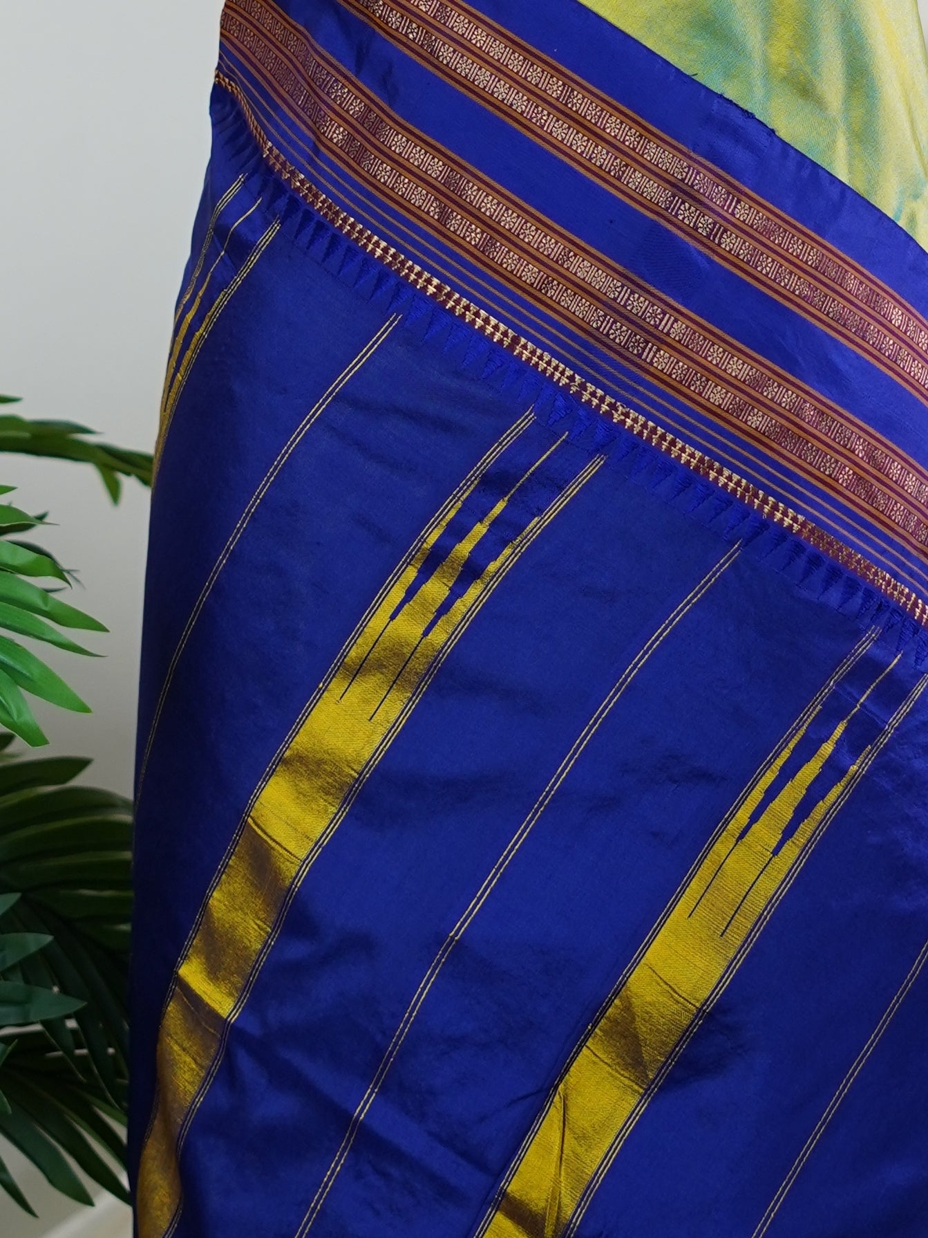 Narayanpet Green 100% Pure Silk  - Manoranjitham Weaves - Handloom Store
