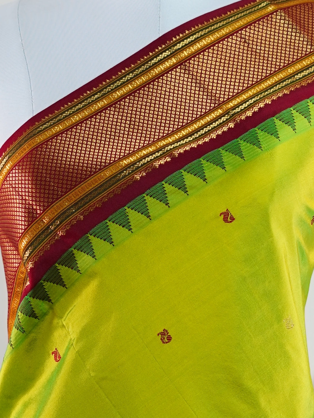Narayanpet Parrot Green 100% Pure Silk  - Manoranjitham Weaves - Handloom Store
