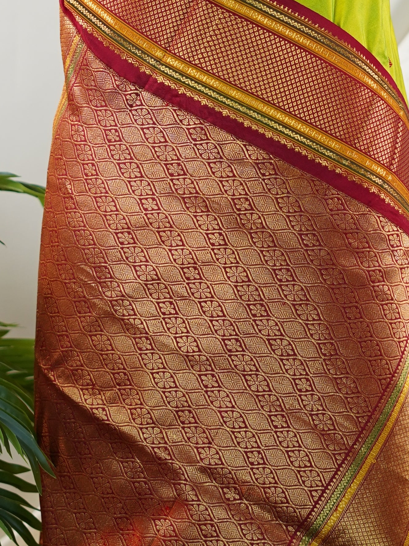 Narayanpet Parrot Green 100% Pure Silk  - Manoranjitham Weaves - Handloom Store