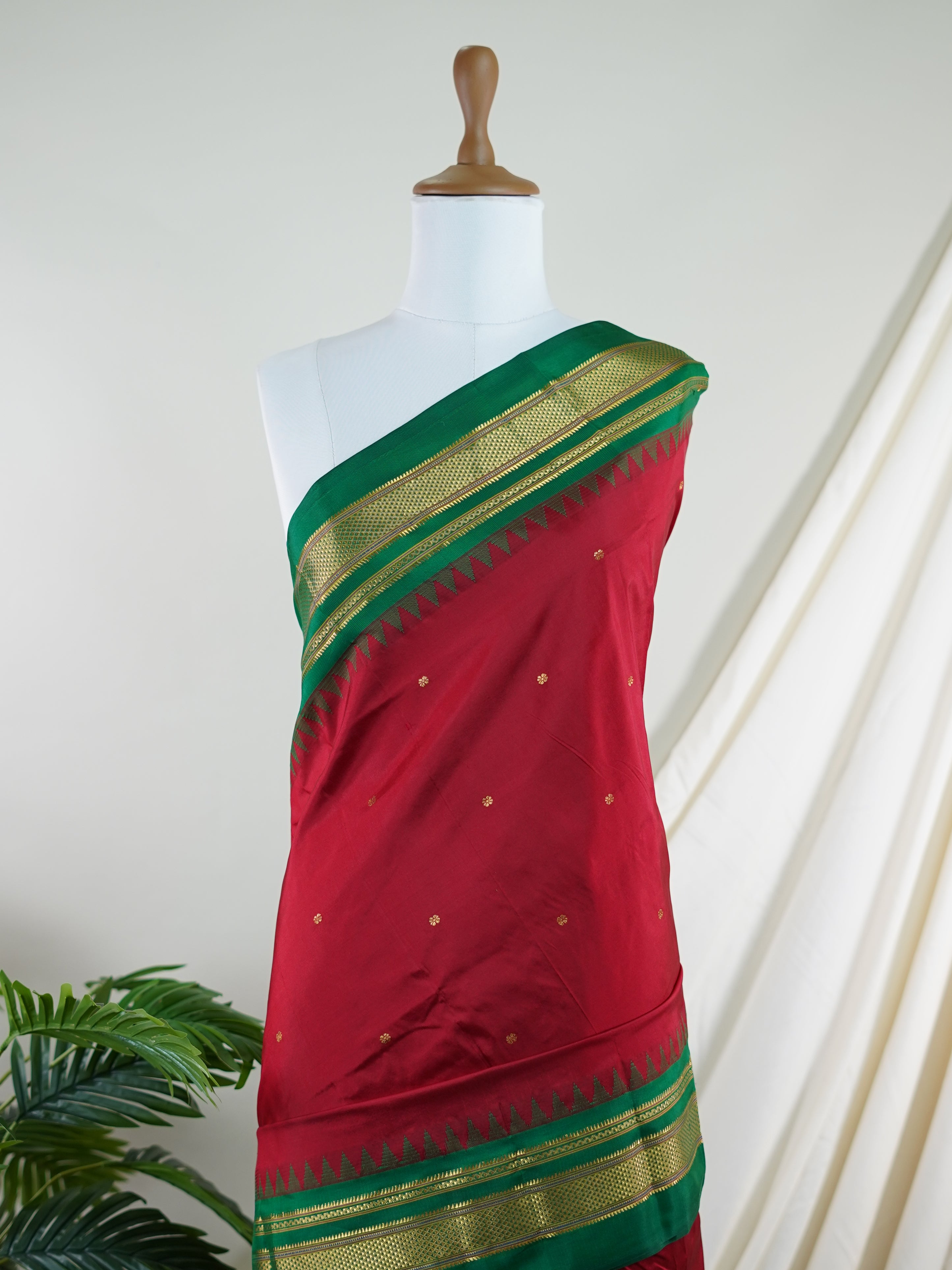 Narayanpet Maroon 100% Pure Silk  - Manoranjitham Weaves - Handloom Store