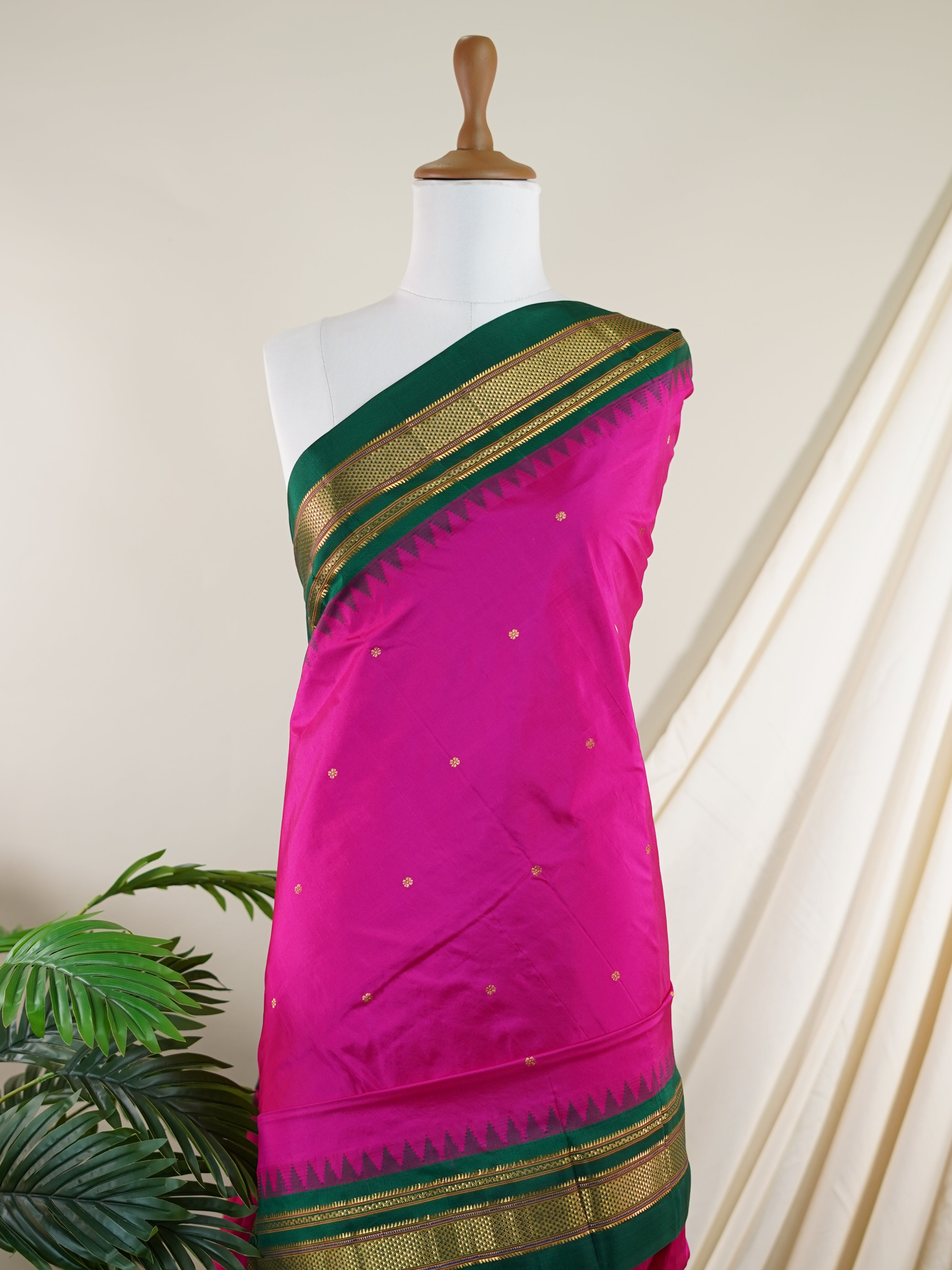 Narayanpet Pink 100% Pure Silk  - Manoranjitham Weaves - Handloom Store