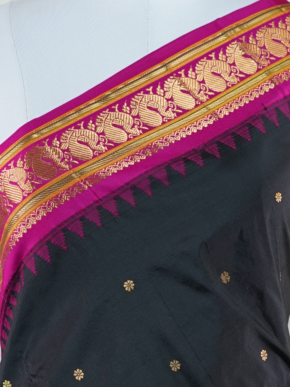 Narayanpet Black 100% Pure Silk  - Manoranjitham Weaves - Handloom Store