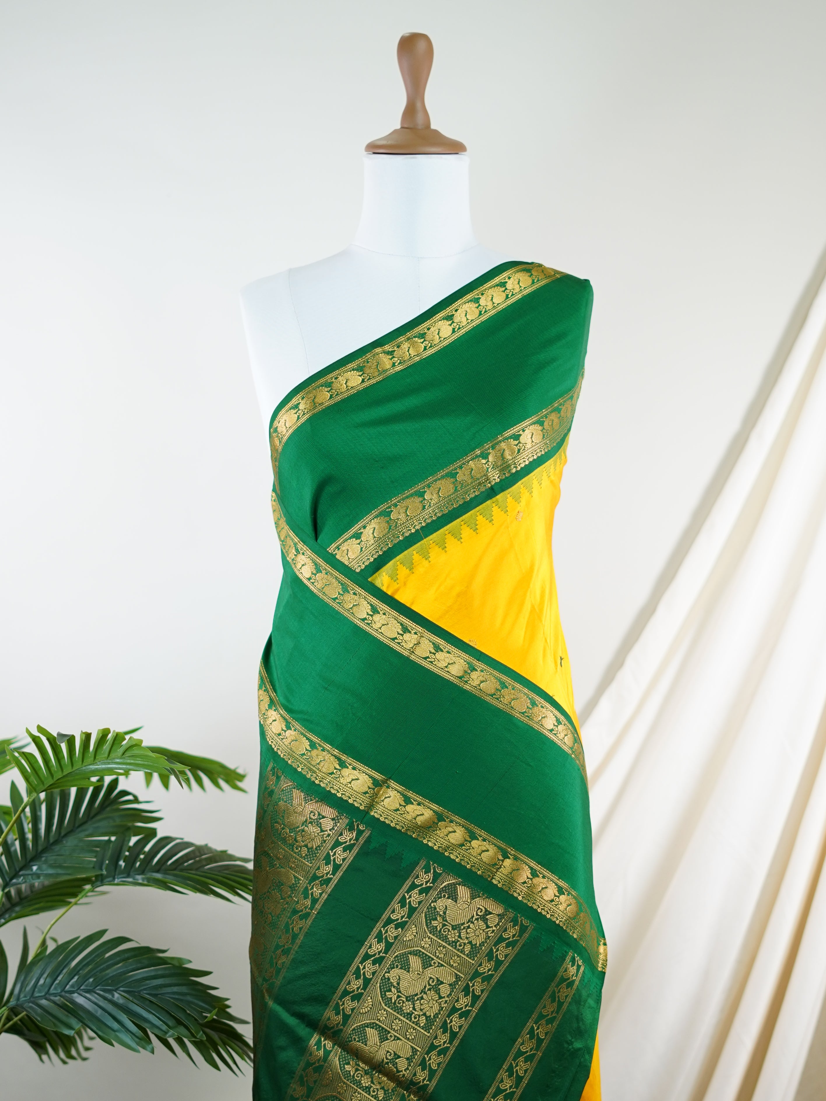 Narayanpet Yellow 100% Pure Silk  - Manoranjitham Weaves - Handloom Store