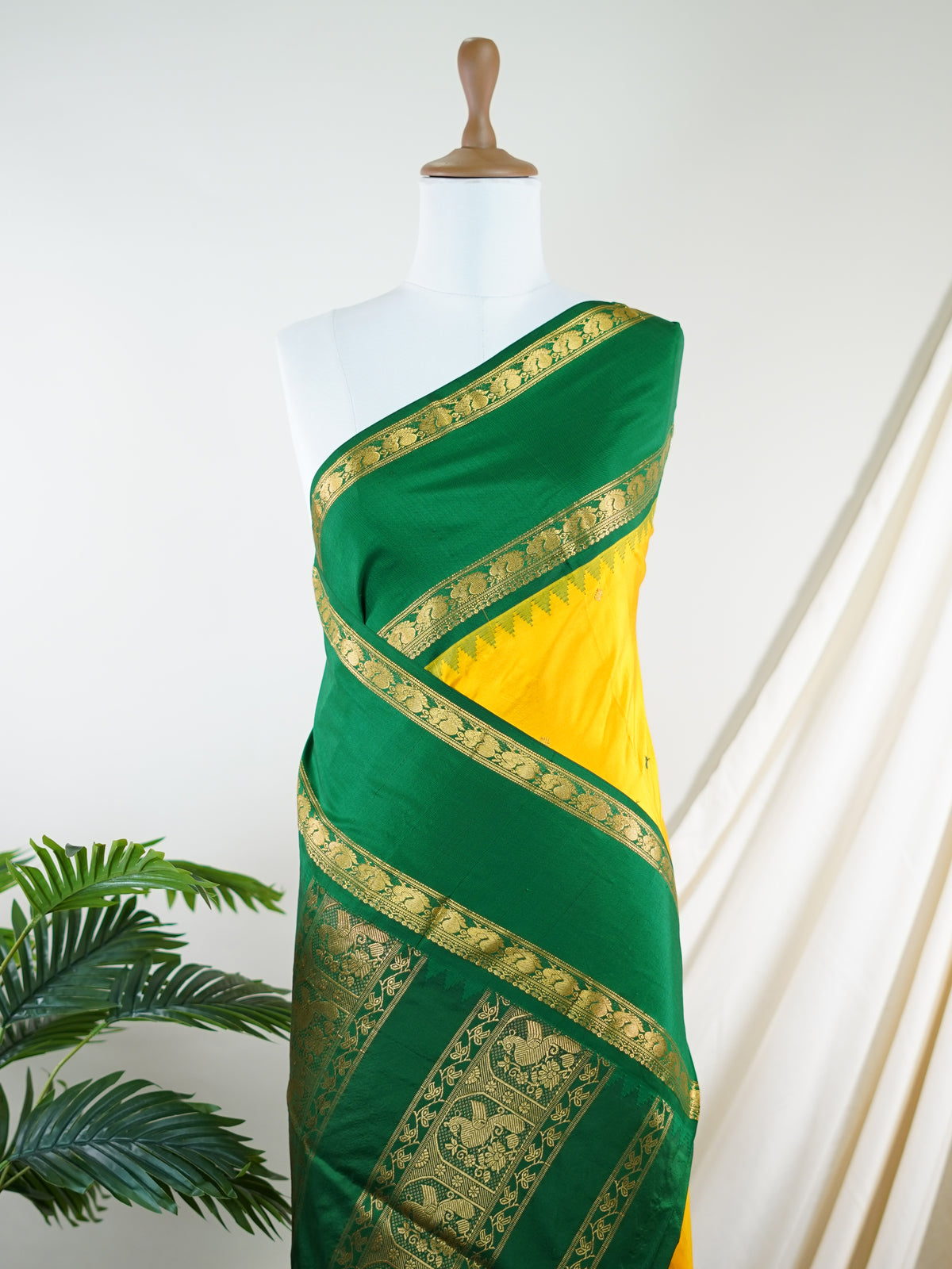 Narayanpet Yellow 100% Pure Silk  - Manoranjitham Weaves - Handloom Store