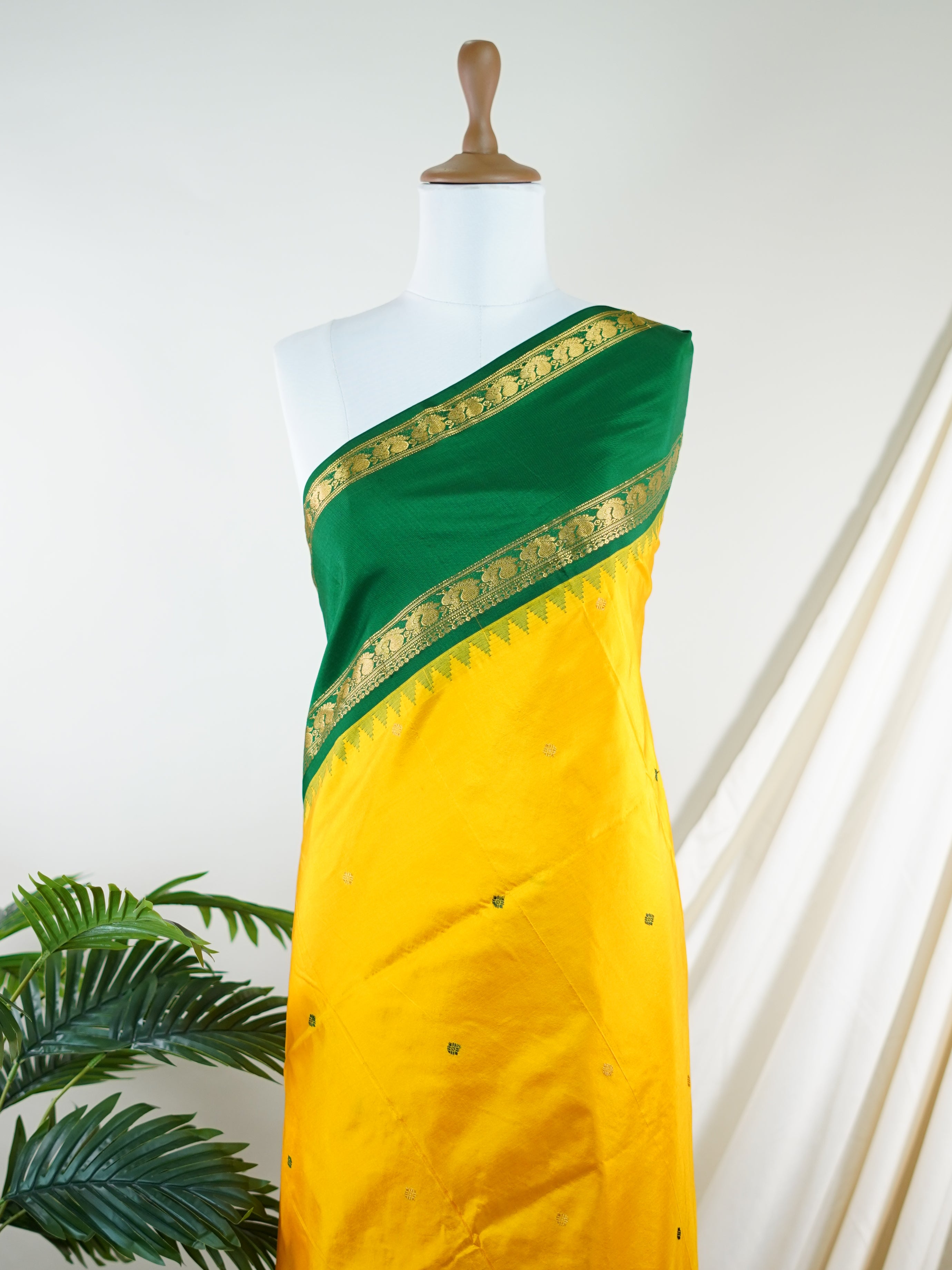 Narayanpet Yellow 100% Pure Silk  - Manoranjitham Weaves - Handloom Store
